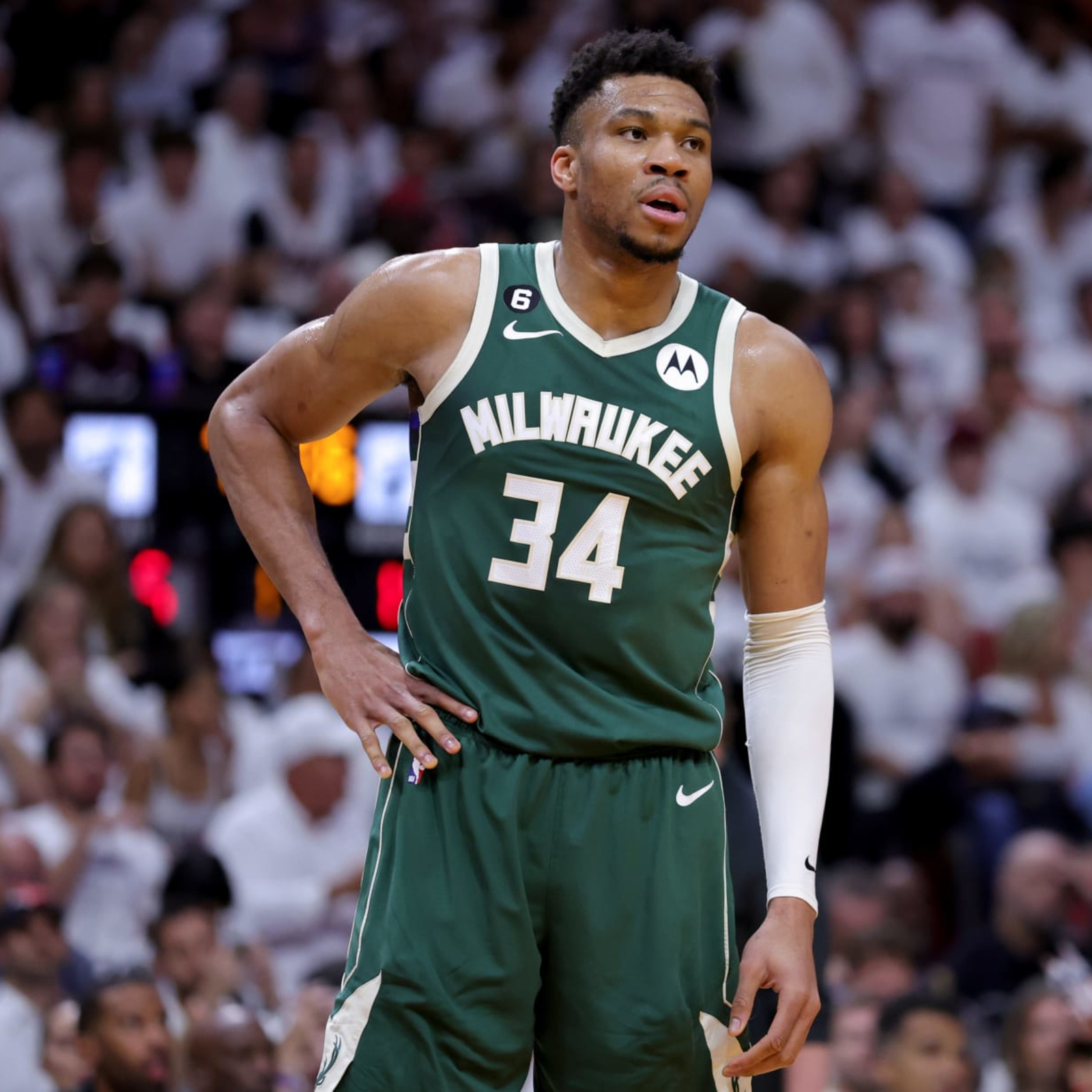 Bucks' Giannis Antetokounmpo forced from Game 1 with back injury