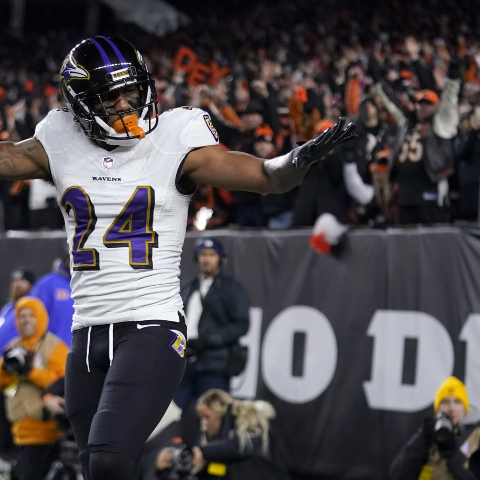 Ravens' John Harbaugh doesn't rule out return of CB Marcus Peters: 'Don't  close the door on good players'