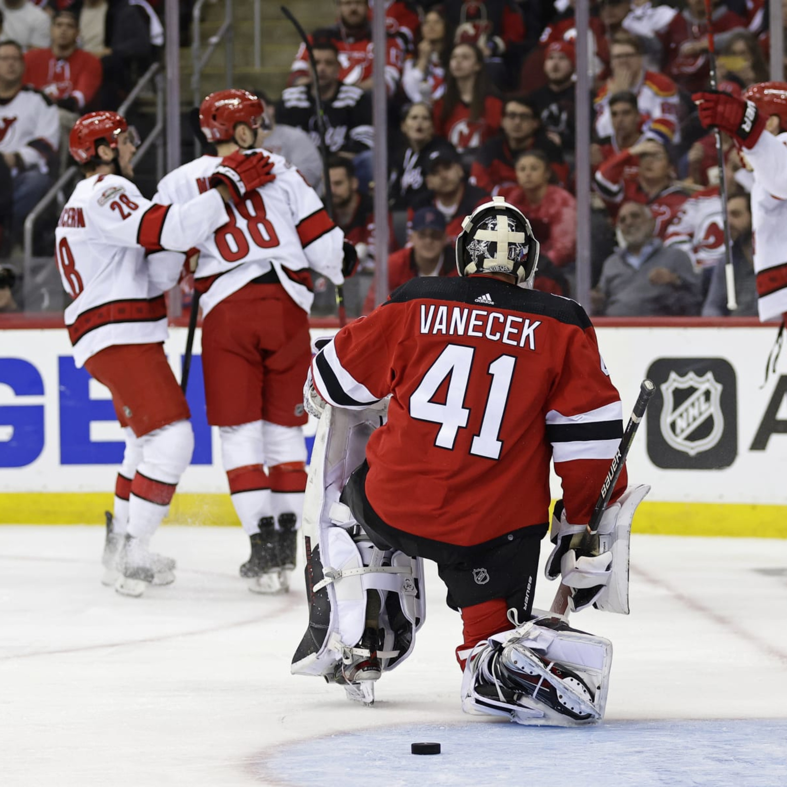 New Jersey Devils burst out in third period, defeat Detroit Red