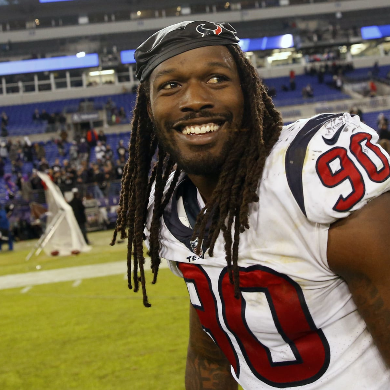 Titans Agree to Terms with Veteran DE/OLB Jadeveon Clowney