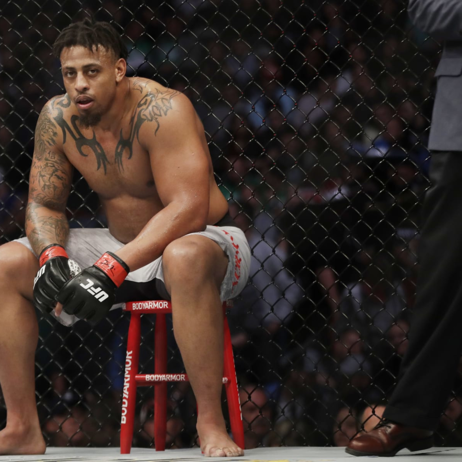 Video: Watch Former UFC fighter Greg Hardy score knockout win in pro boxing  debut 