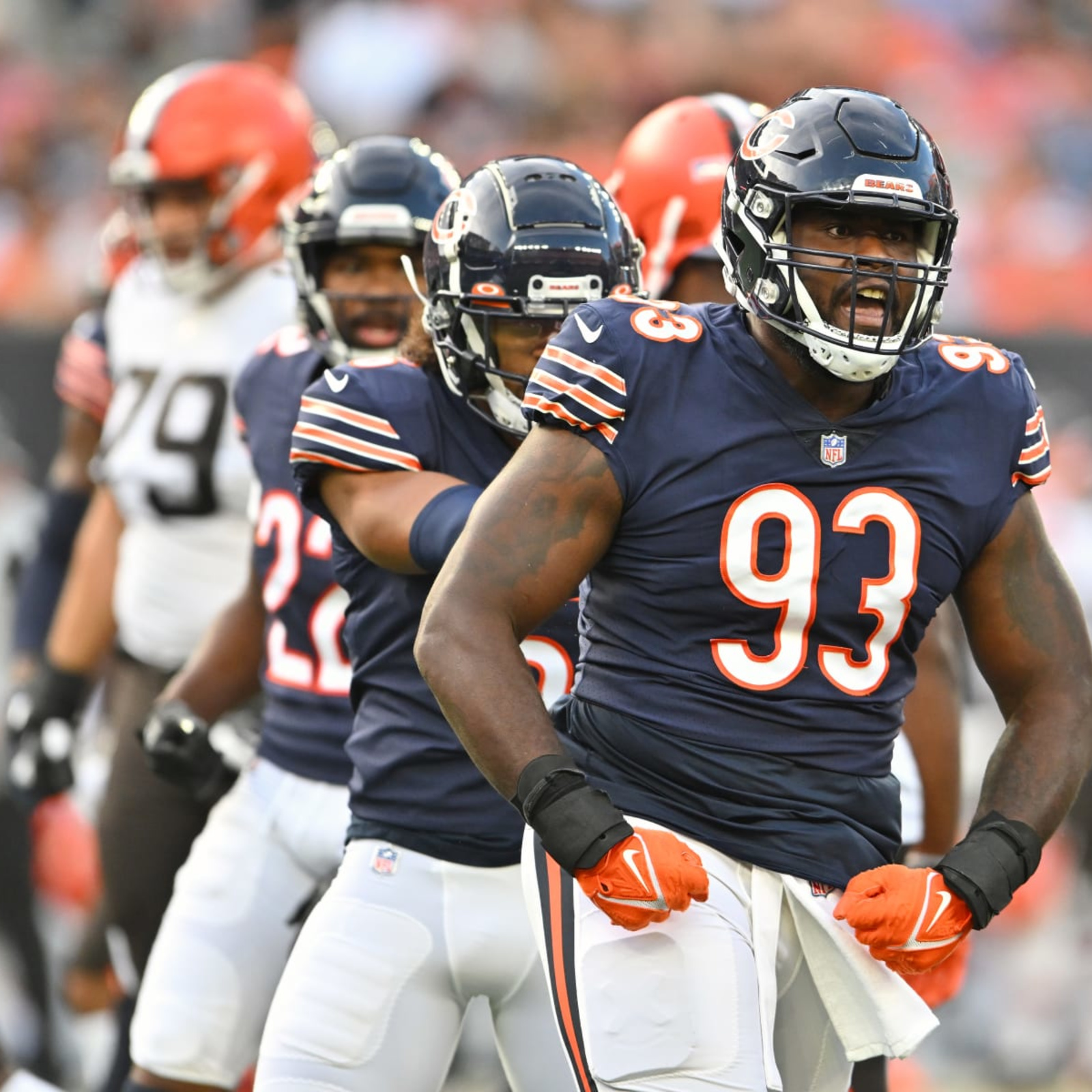 Bears DT Justin Jones reignites rivalry with Packers, calls Green Bay fans  'sh*tty'