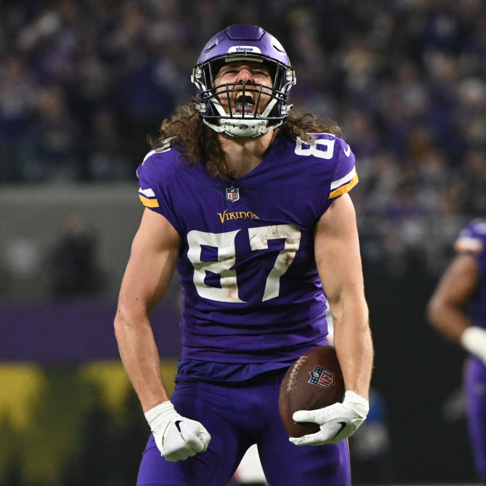 Vikings acquire tight end TJ Hockenson in trade with Lions