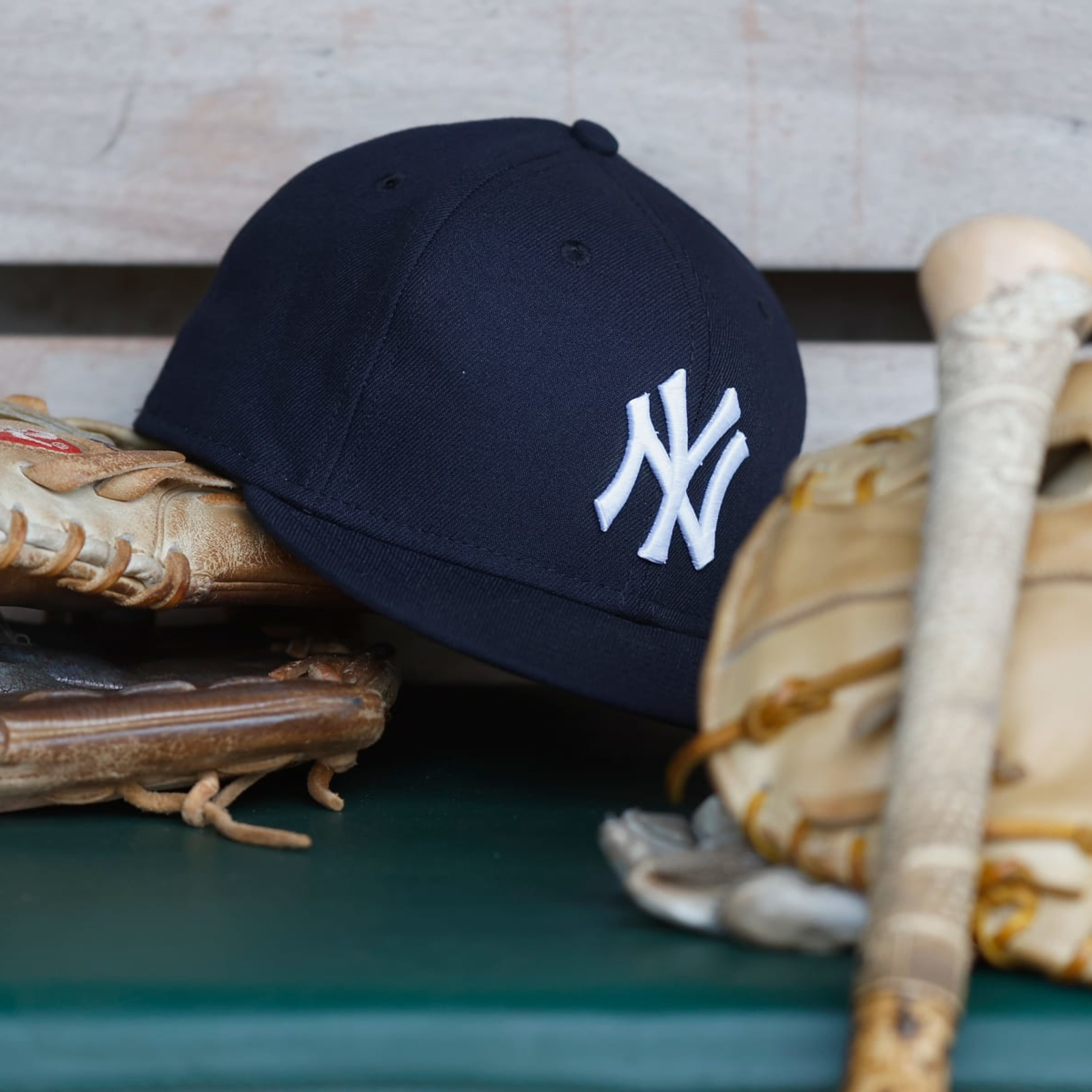 Brewers to wear 'ball and glove' logo on retro Sundays - ESPN