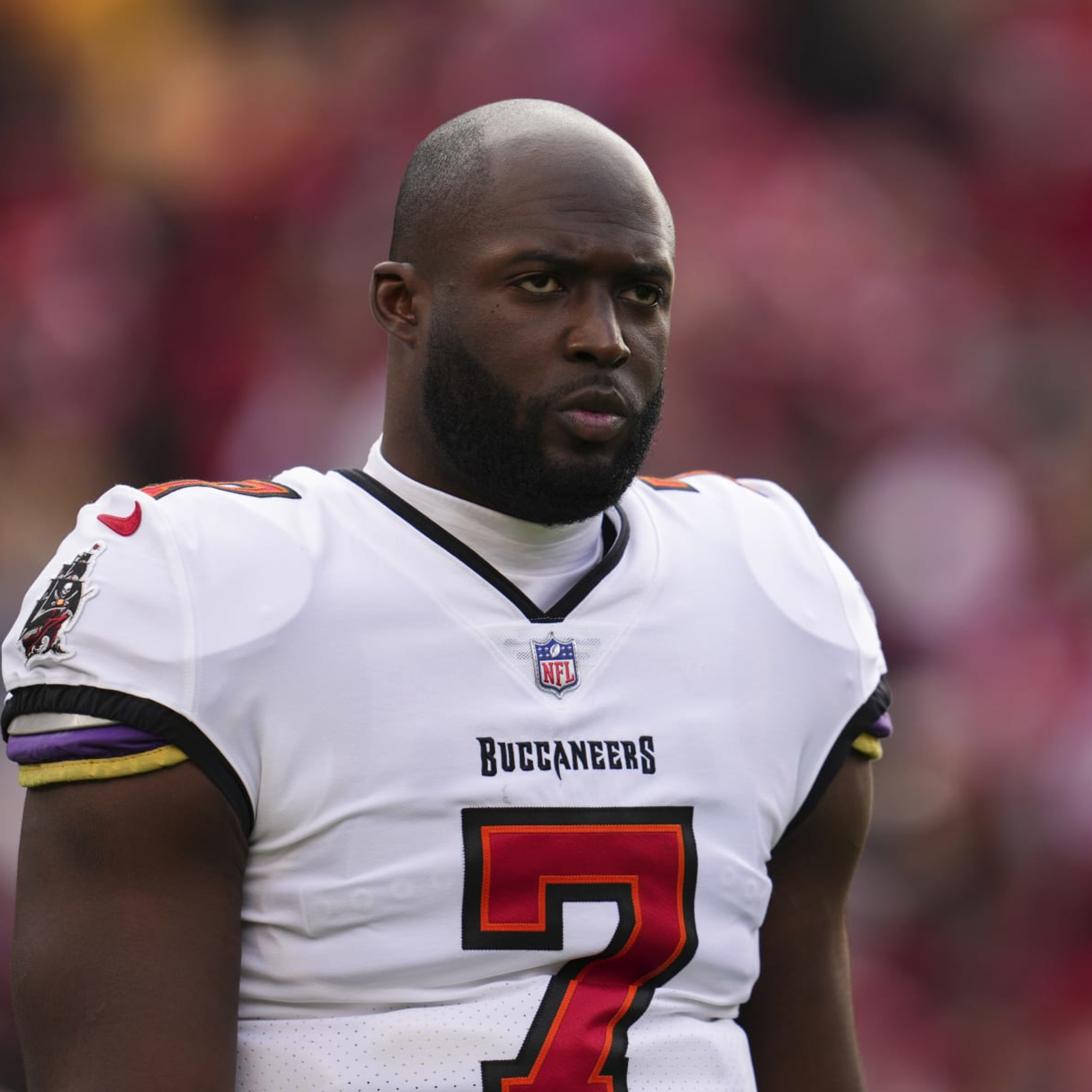 Leonard Fournette signs with the Tampa Bay Buccaneers