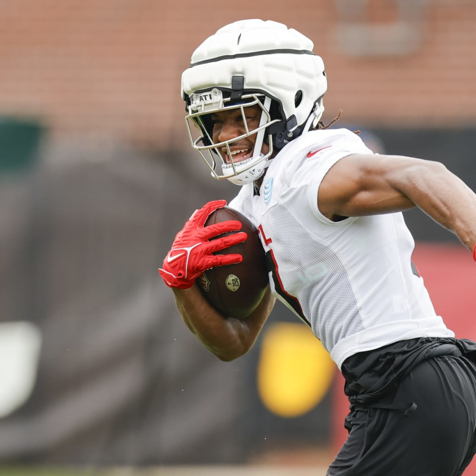 Bijan Robinson breaks out awe-inspiring moves for Atlanta Falcons in  stunning NFL debut - Mirror Online