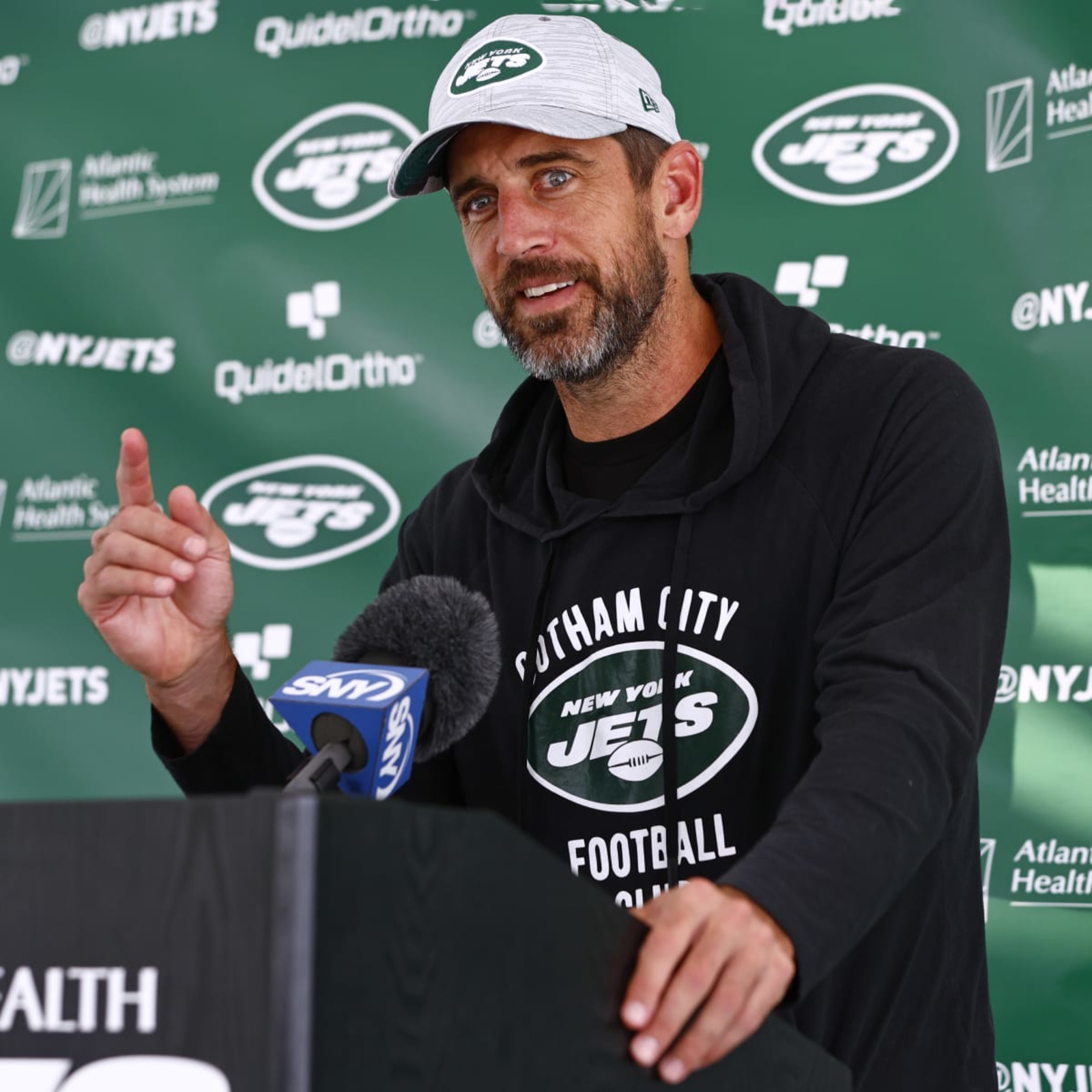 Rodgers takes pay cut with new Jets deal, report says