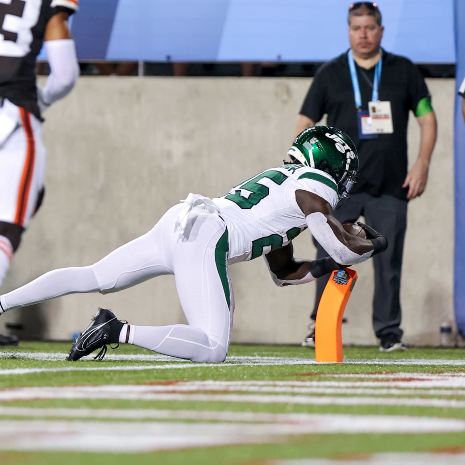 Lights go out during second half of Jets-Browns Hall of Fame game