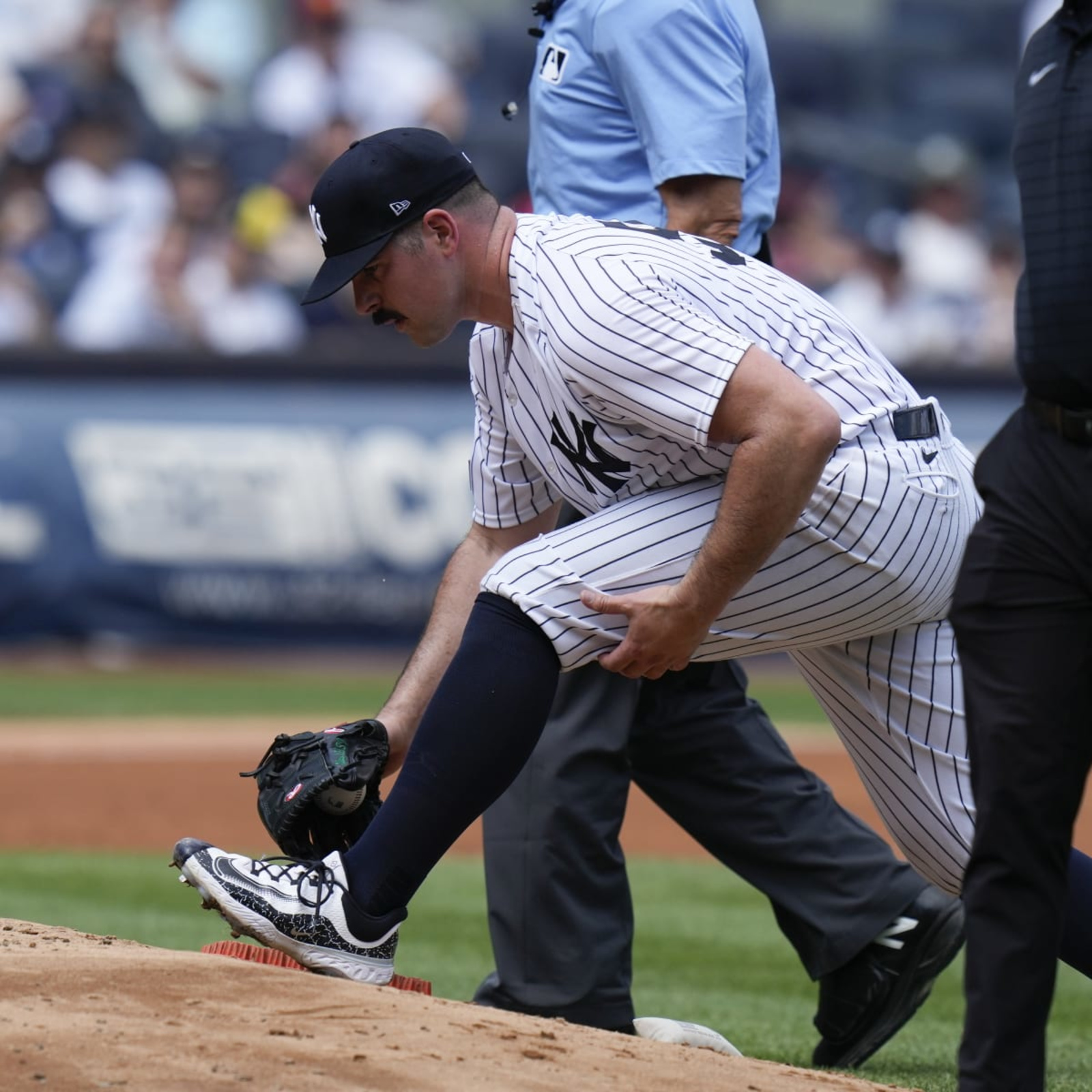 Yankees' Carlos Rodón leaves start with hamstring injury