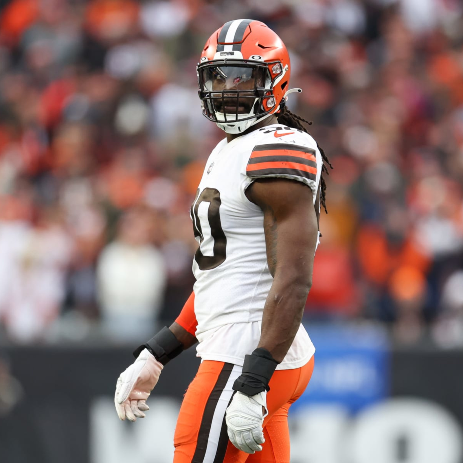 Jadeveon Clowney of the Cleveland Browns rushes the line of