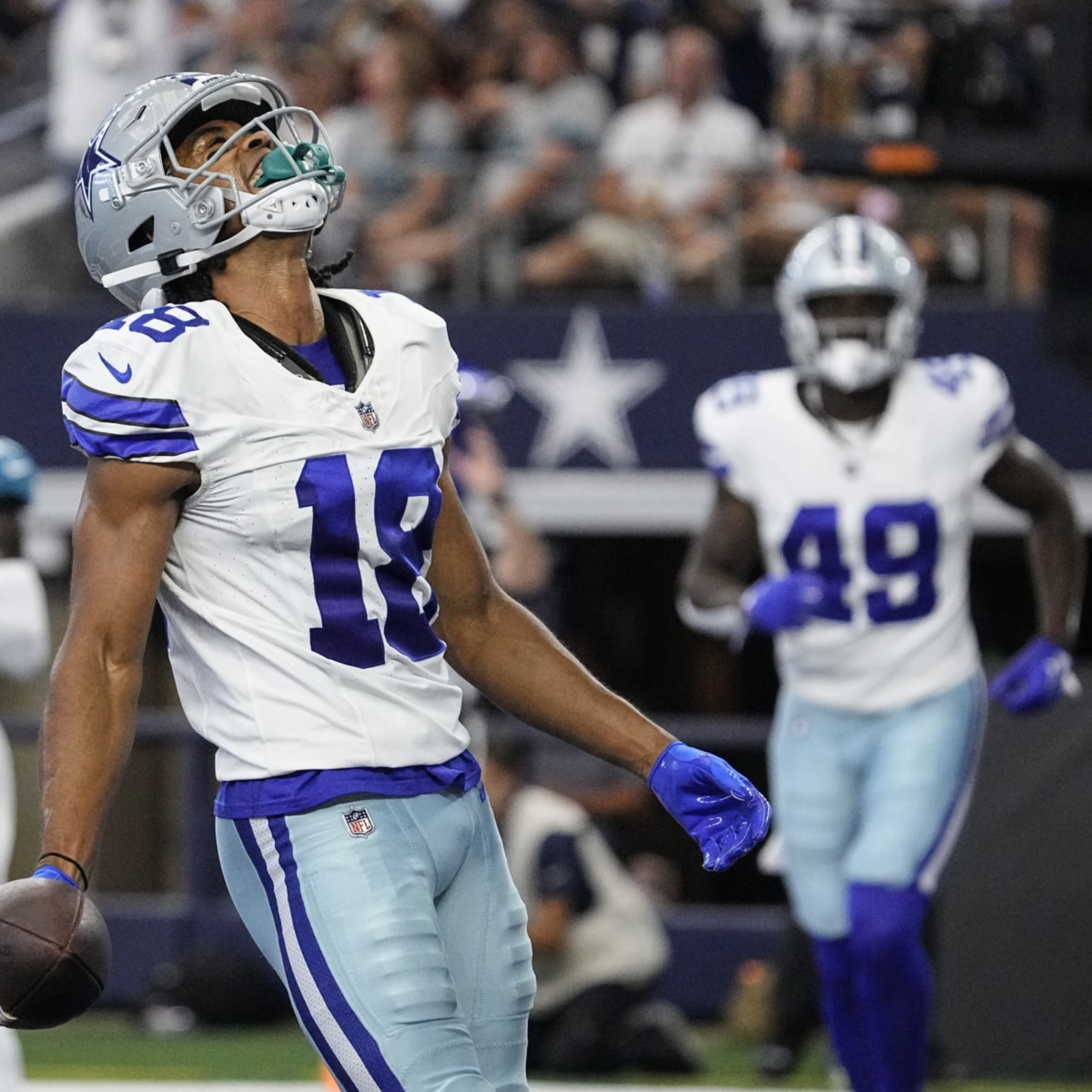 Watch Cowboys' Deuce Vaughn steal show vs Jaguars with electric third  quarter