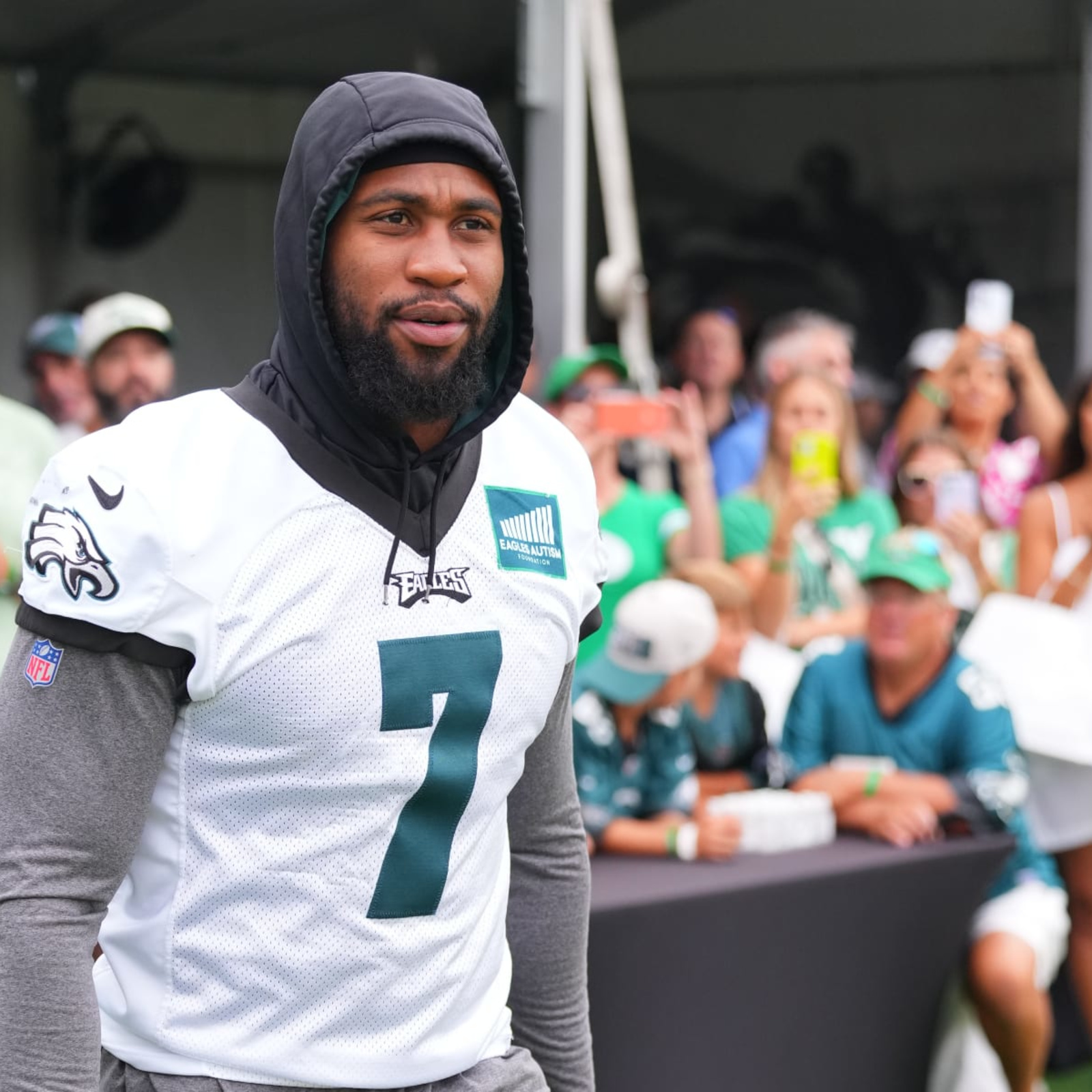 Haason Reddick is very happy to have the cast off his right thumb. He's  even signing autographs for Eagles fans today with it…