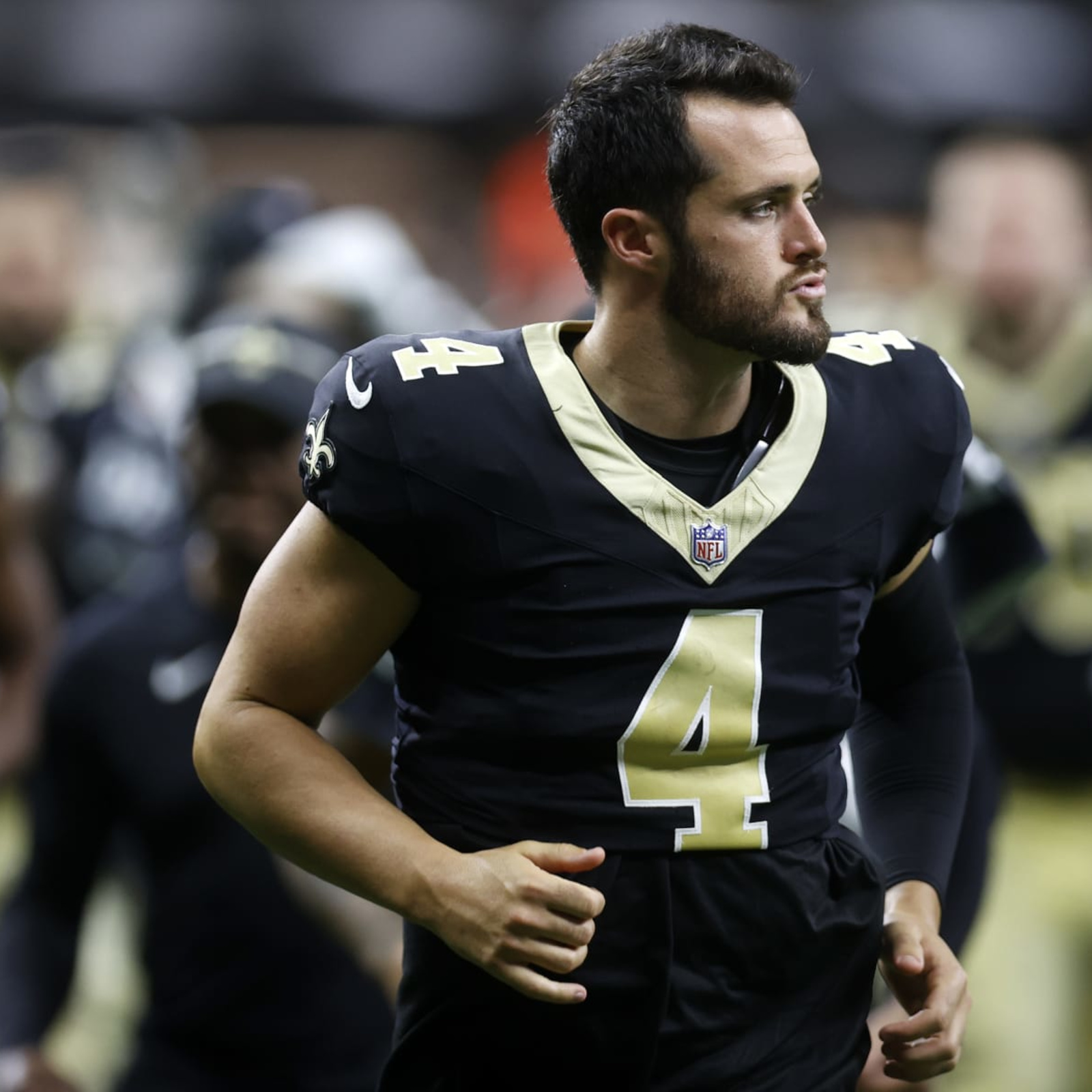 Saints' Derek Carr leaves game against Packers with shoulder