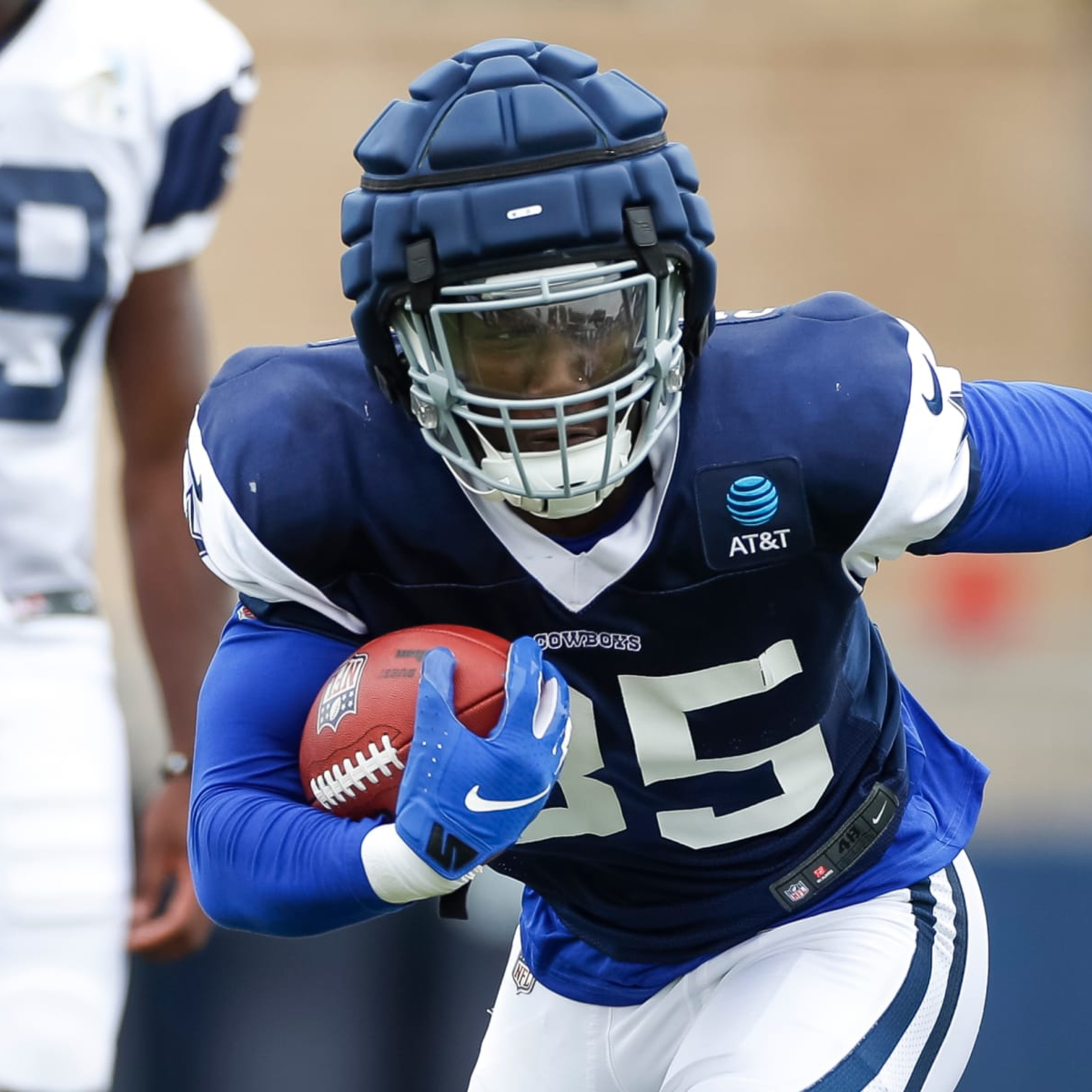 Dallas Cowboys lose rookie DeMarvion Overshown with torn ACL