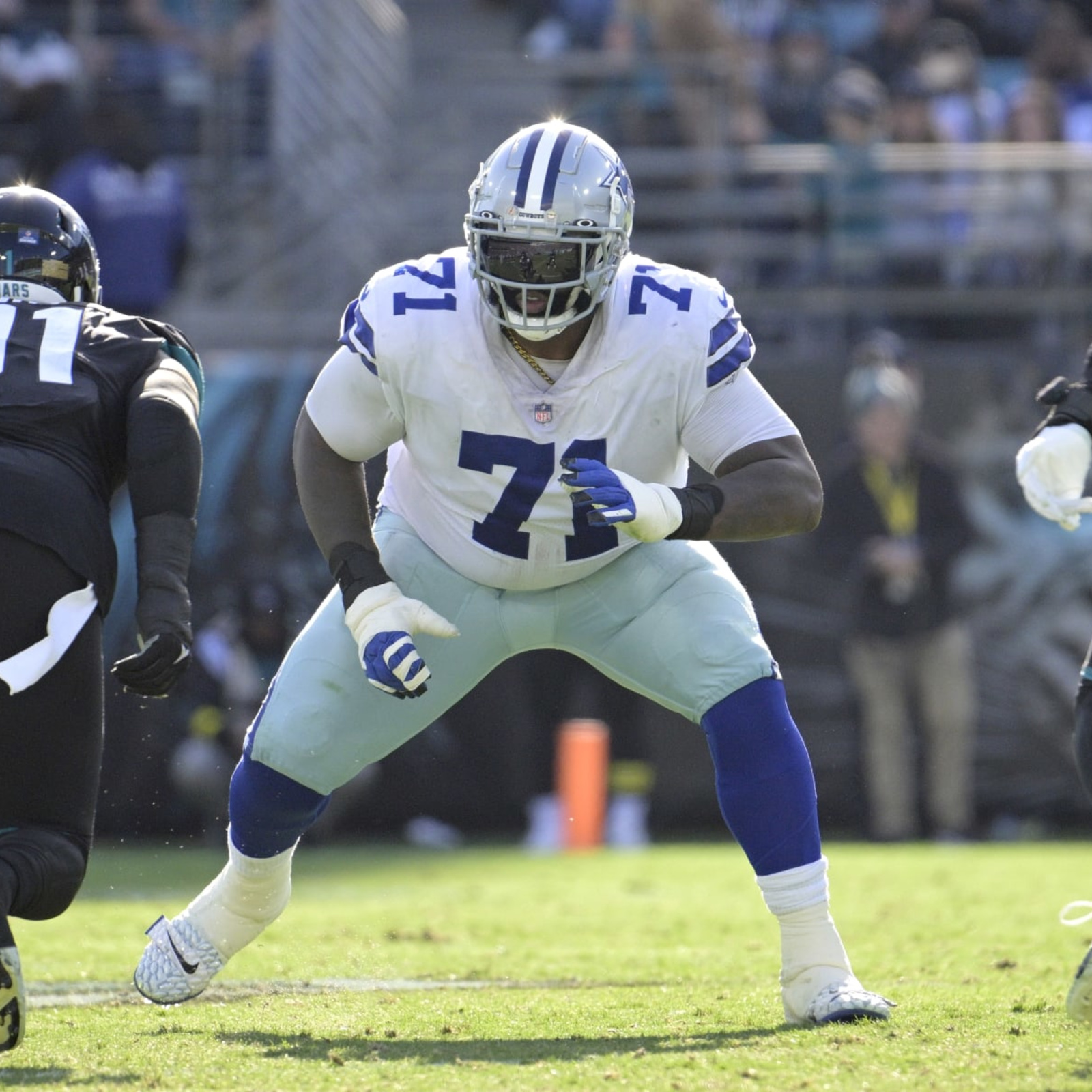 Chicago Bears offensive tackle Jason Peters (71) during an NFL