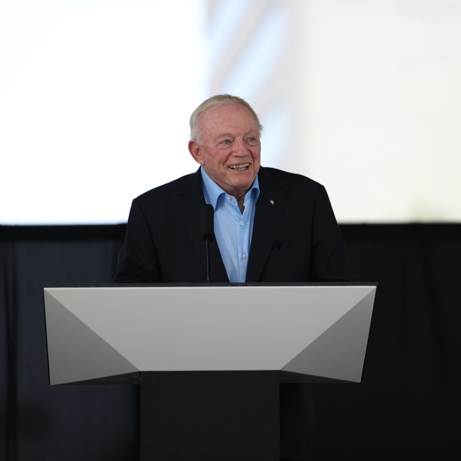 FIFA delegation visits AT&T Stadium to offer insight on World Cup-prompted  renovations