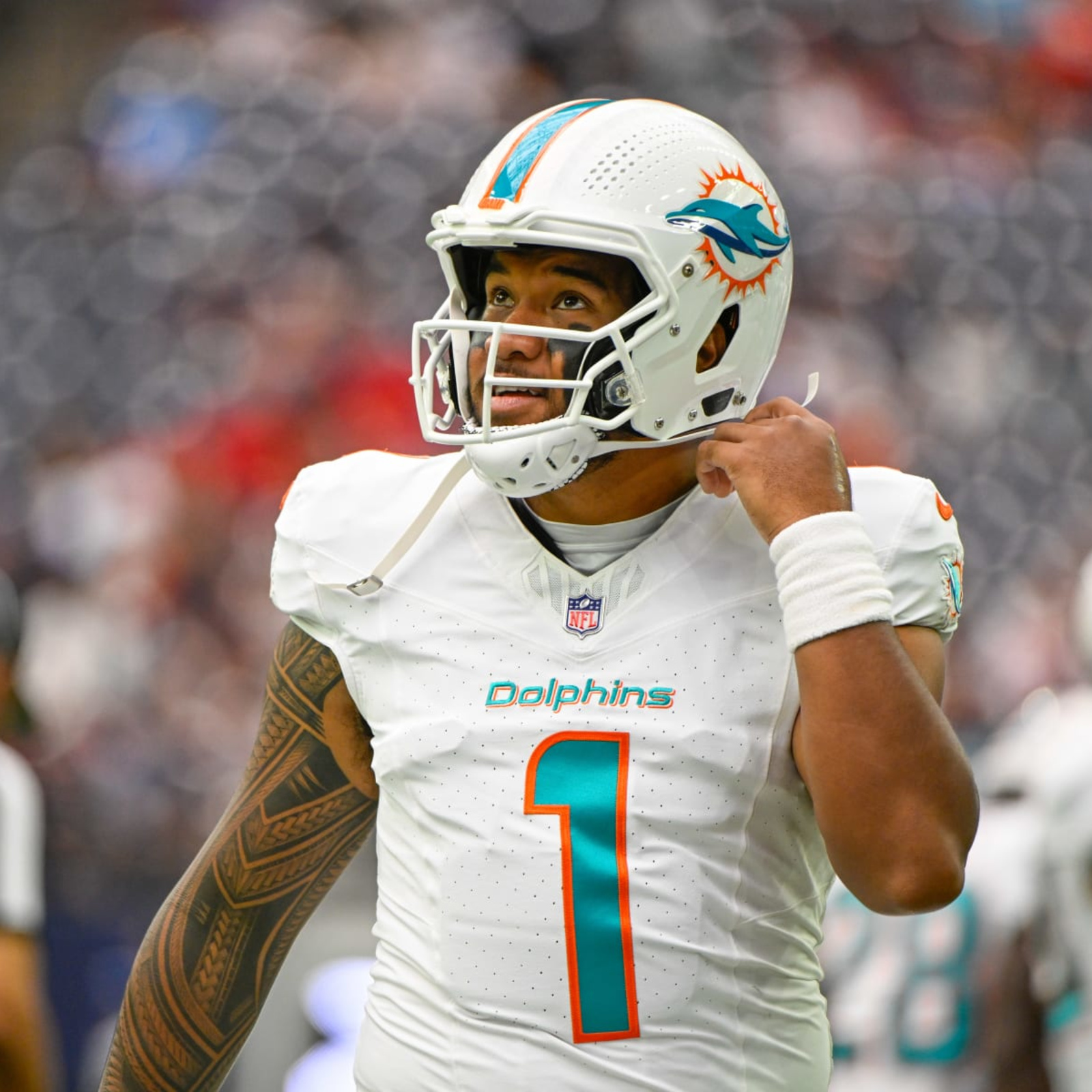 Dolphins keeping quarterback decision to themselves 