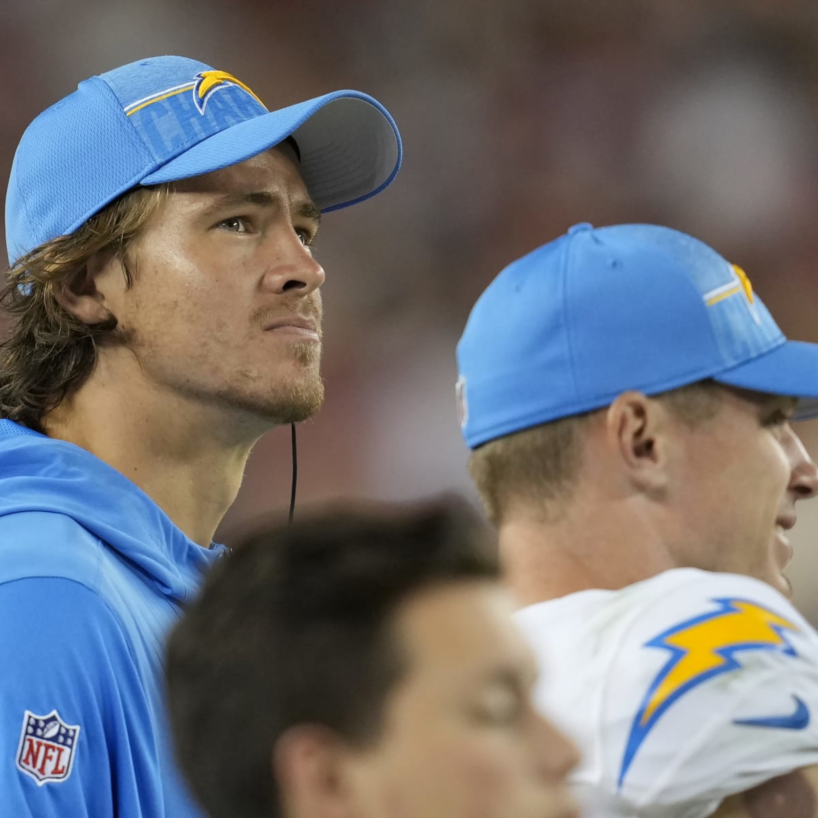 Chargers QB Justin Herbert suffers fractured left middle finger