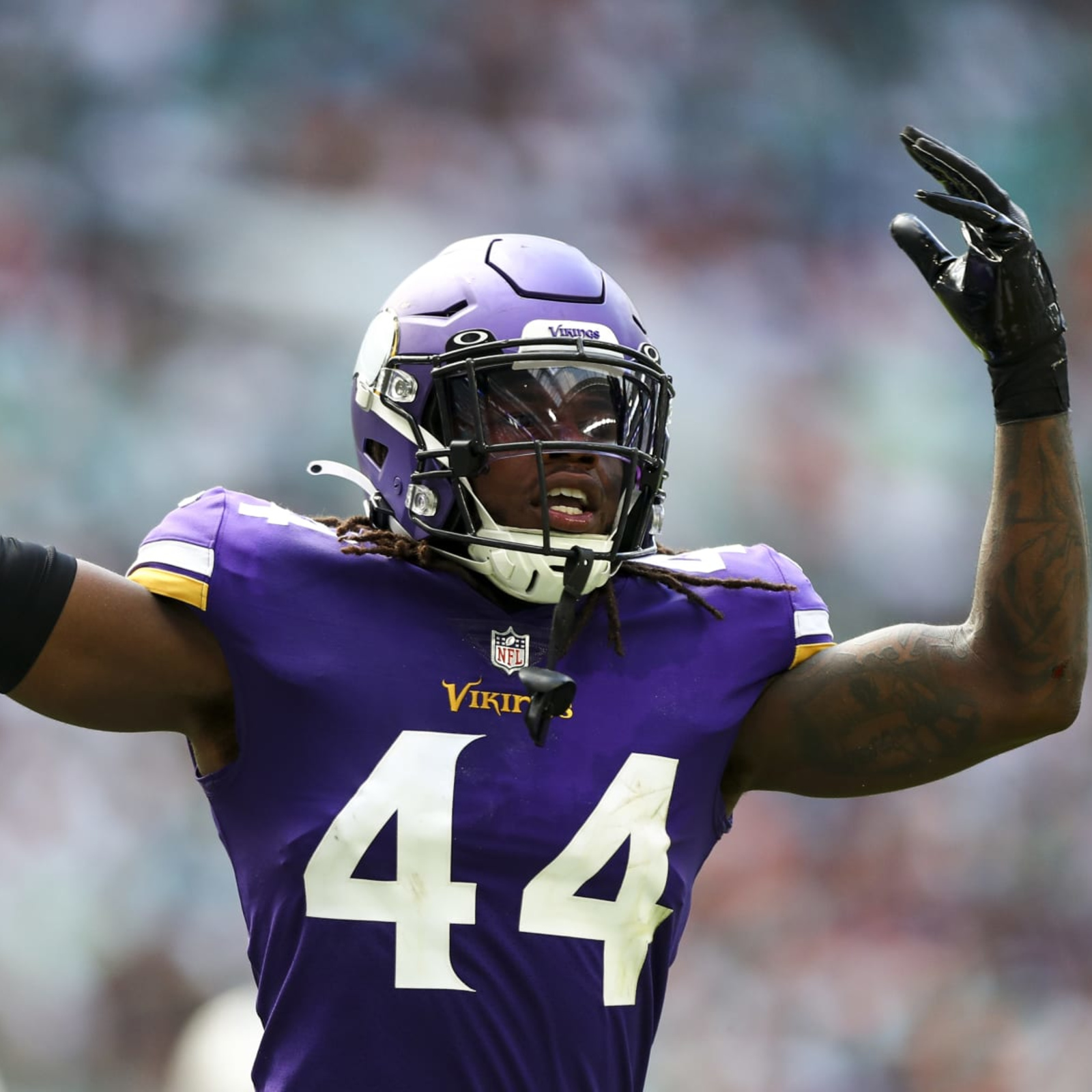 Vikings safety Smith agrees four-year contract extension