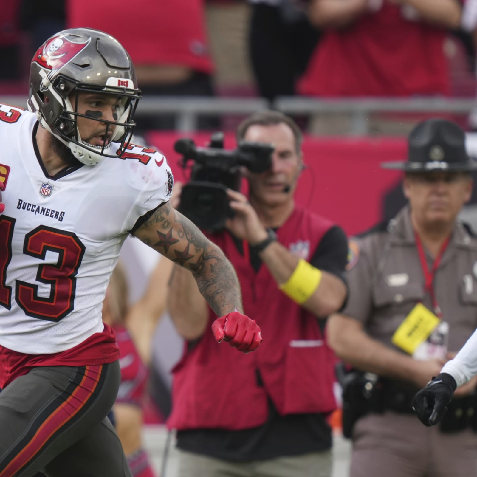 Mike Evans Won't Discuss New Contract with Bucs After Week 1 amid NFL  Rumors, News, Scores, Highlights, Stats, and Rumors