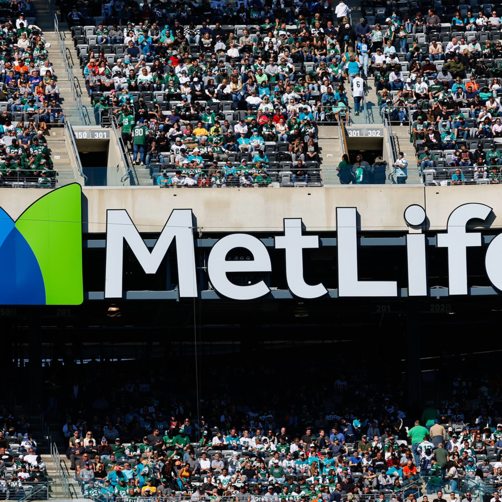 Look: MetLife Stadium Is Pretty Empty At Kickoff Today - The Spun