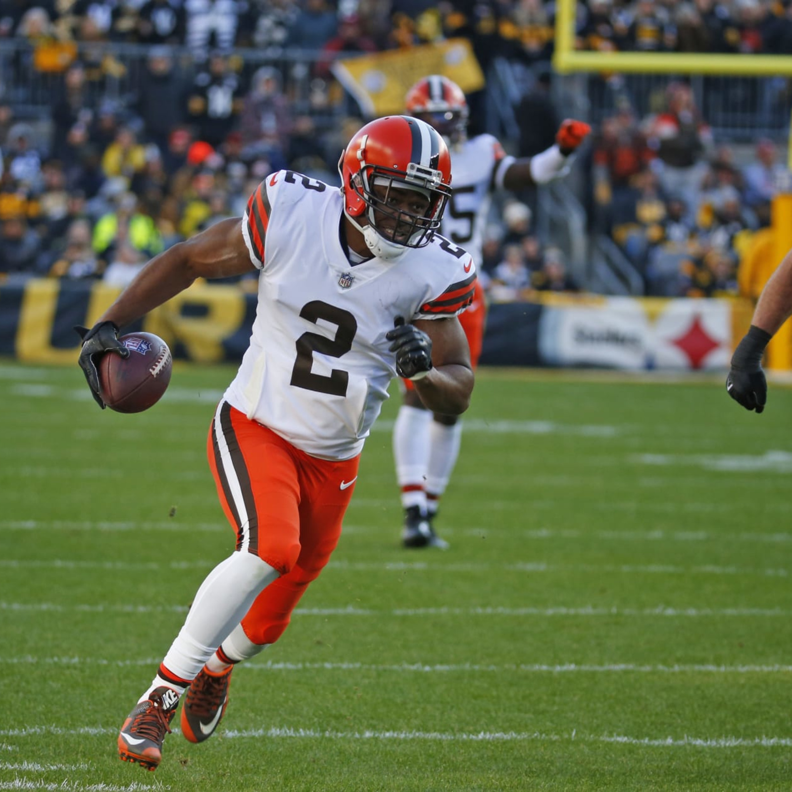 Browns' Cooper leaves practice with groin injury, questionable vs