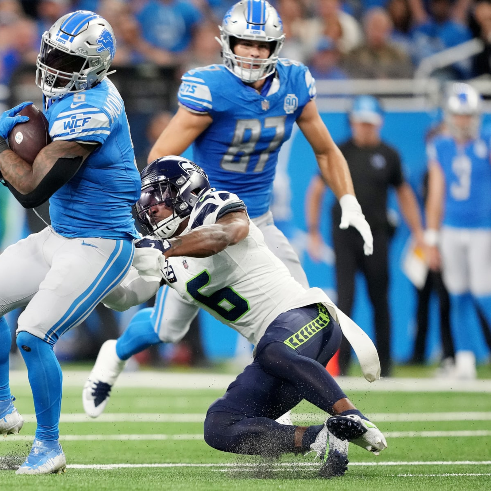 Lions' David Montgomery carted off with leg injury vs. Seahawks