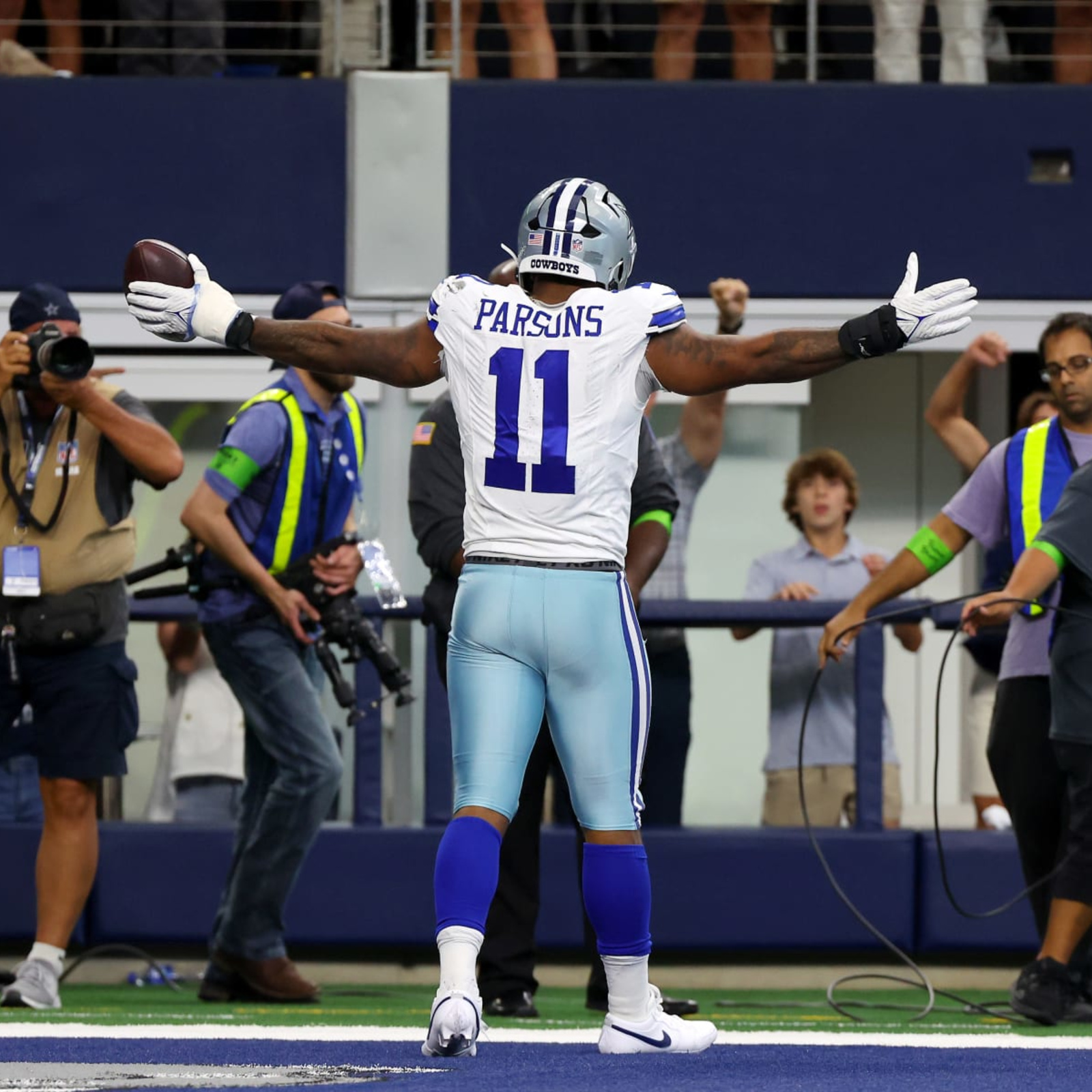 I'm Coming!' Dallas Cowboys' Micah Parsons Reveals Warning to 'Frenemy'  Jahan Dotson, Washington Commanders - FanNation Dallas Cowboys News,  Analysis and More