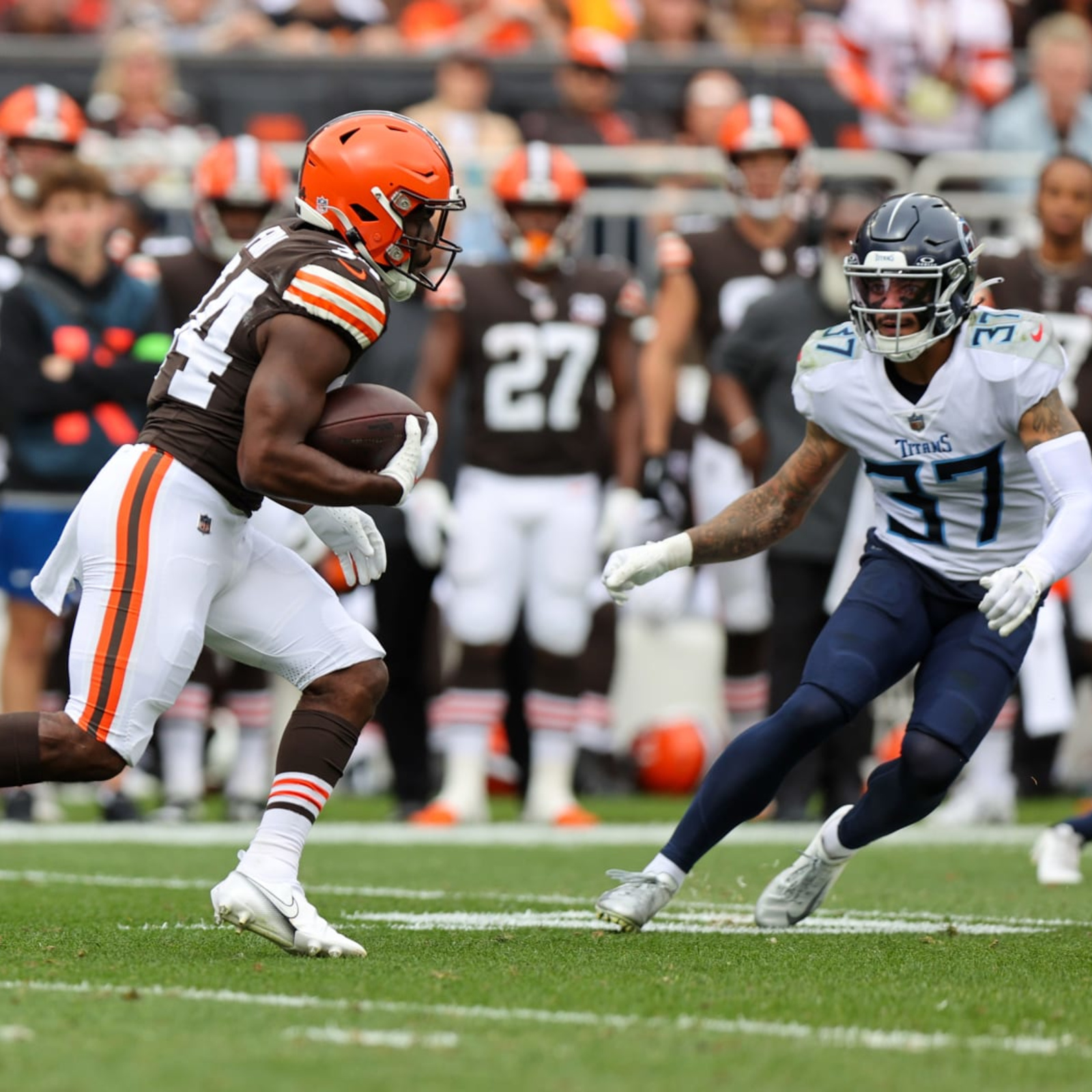 Cleveland Browns running back Jerome Ford (34) stands on the