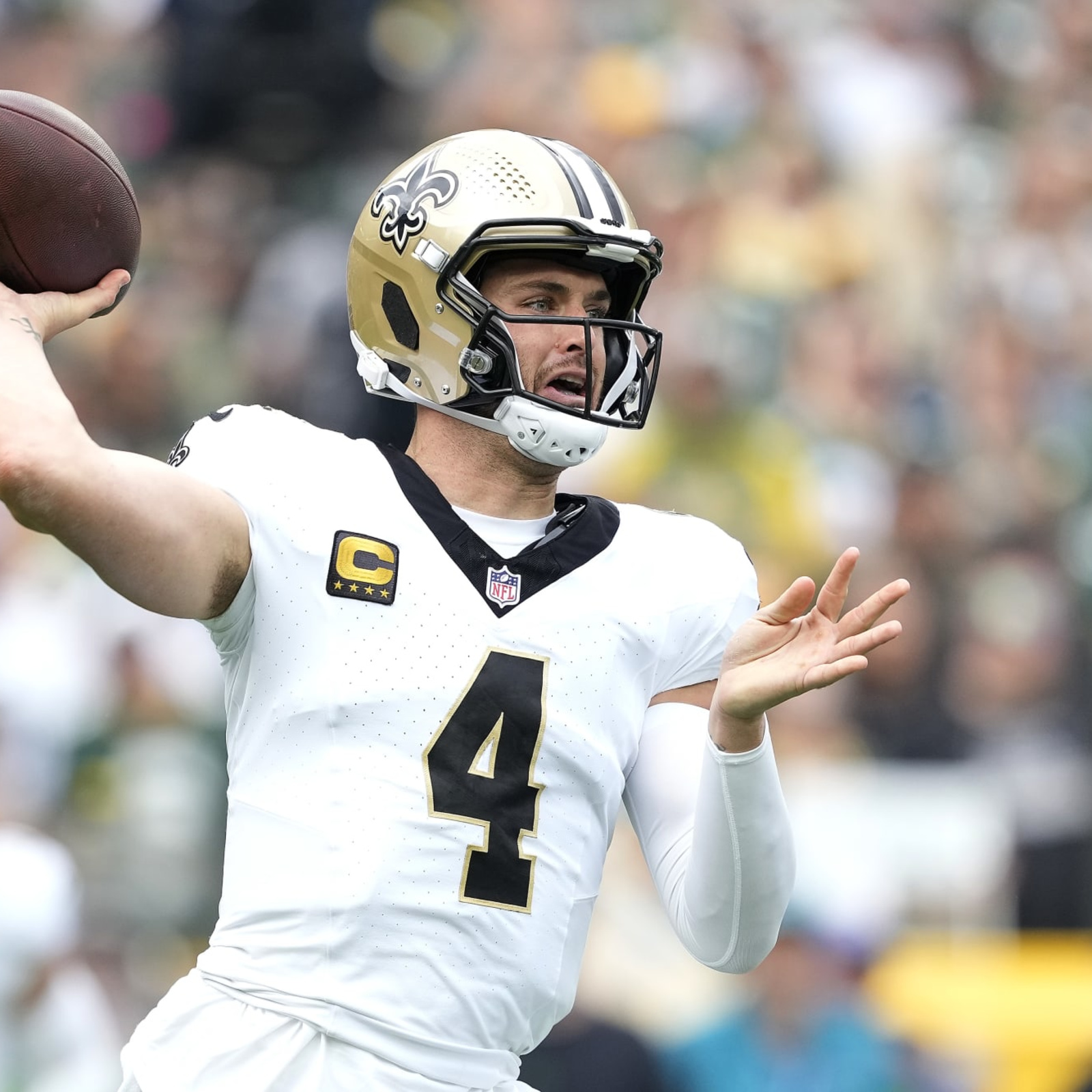 Saints' Derek Carr getting evaluated for shoulder injury after loss to  Packers