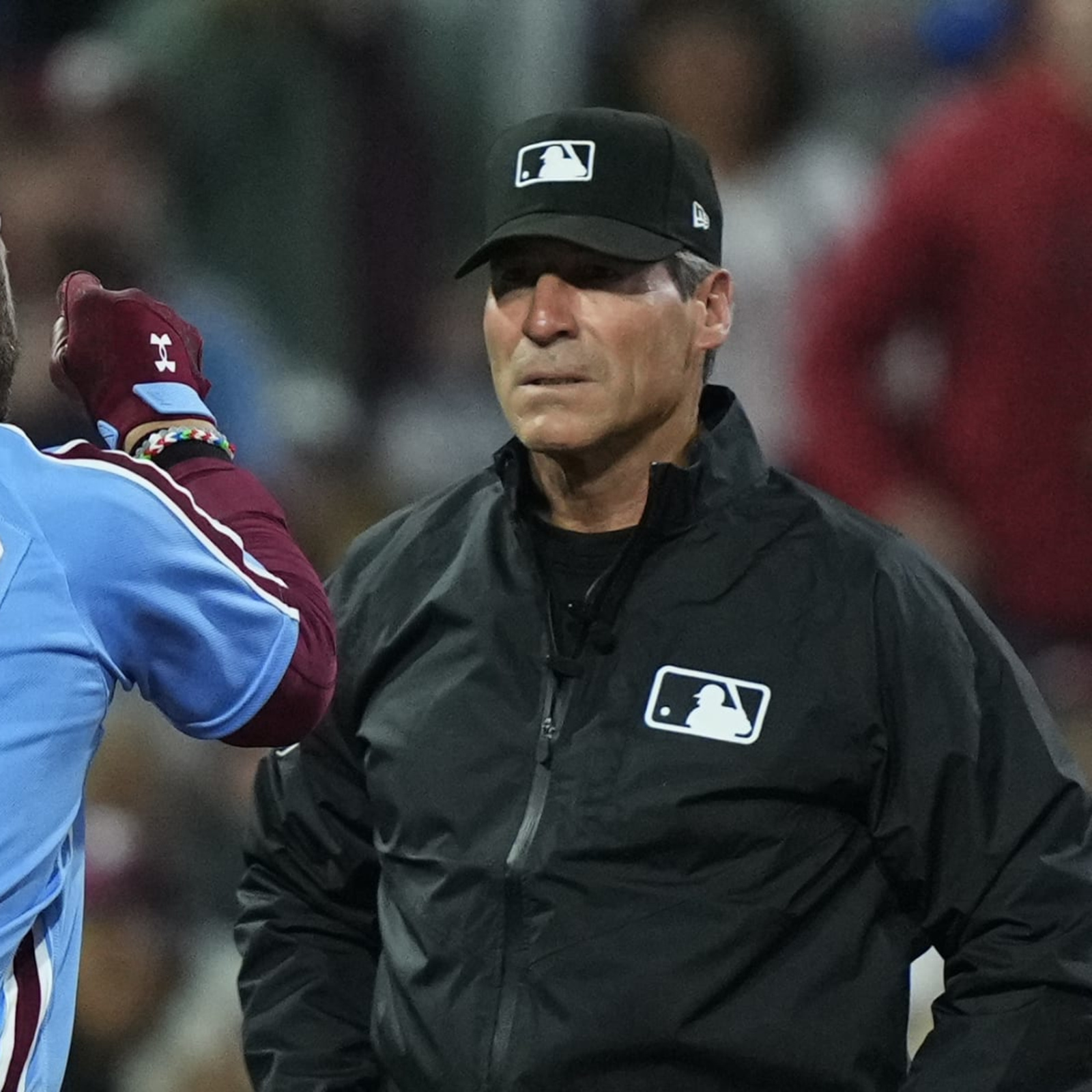 Phillies' Harper flips out on ump, tosses helmet into the stands