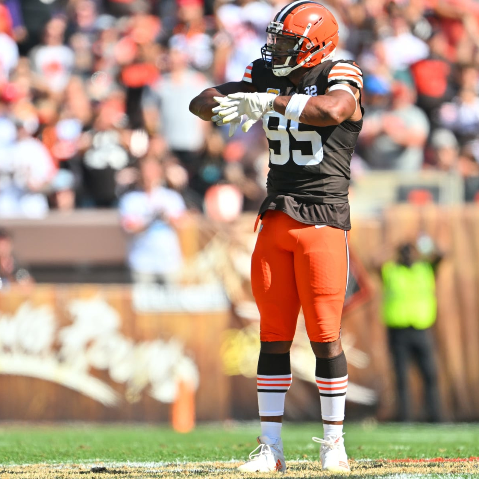 Browns' Myles Garrett Gives Update on Foot Injury in Boot