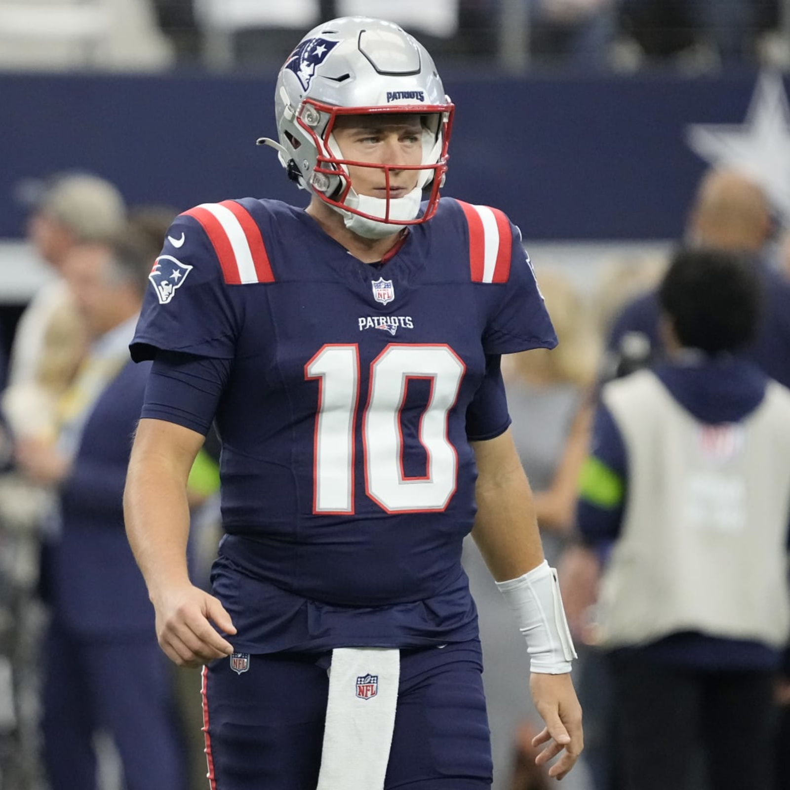 Guregian: Mac Jones, Patriots offense riding the bench raises an