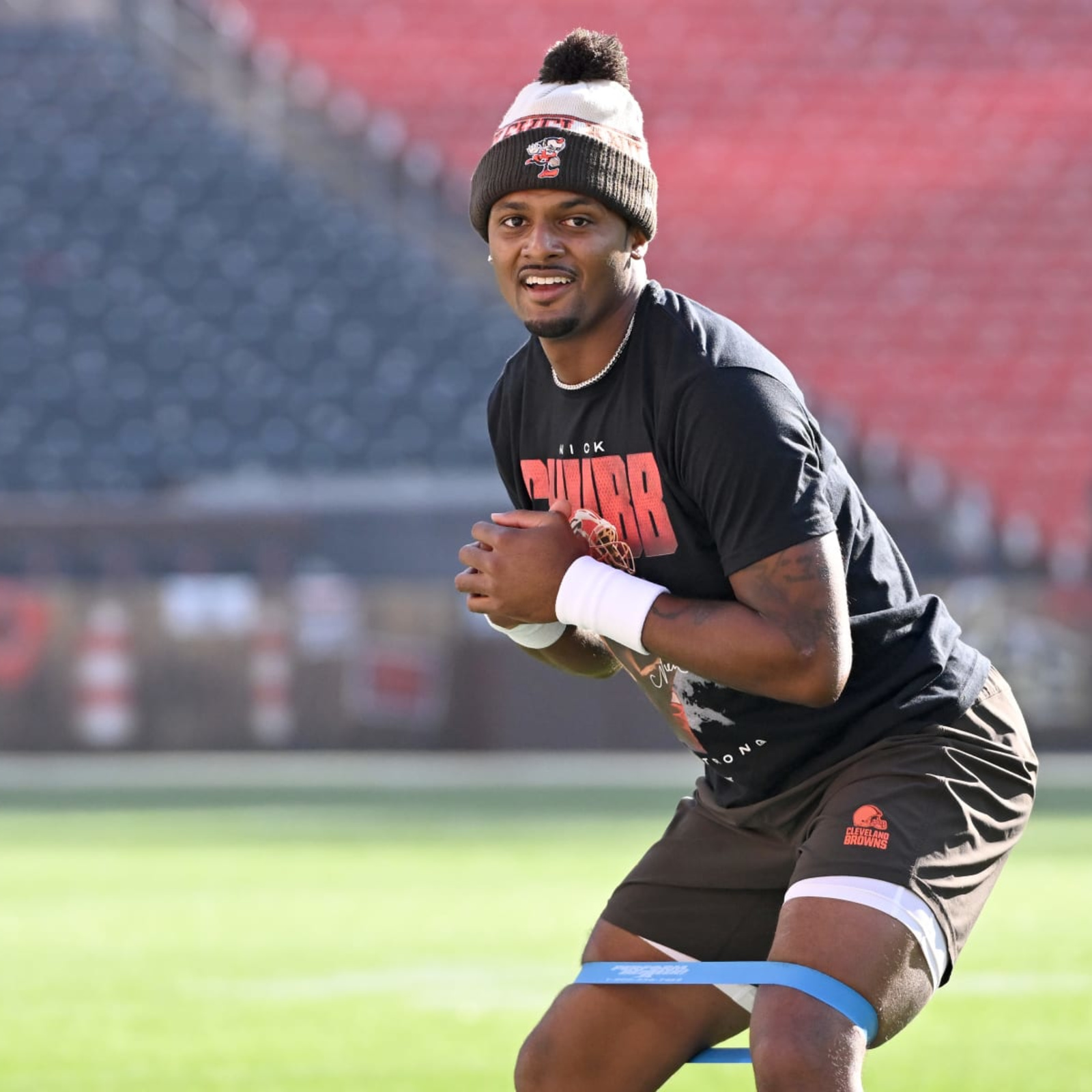 Browns QB Deshaun Watson dealing with sore throwing shoulder, but expected  to play against Ravens