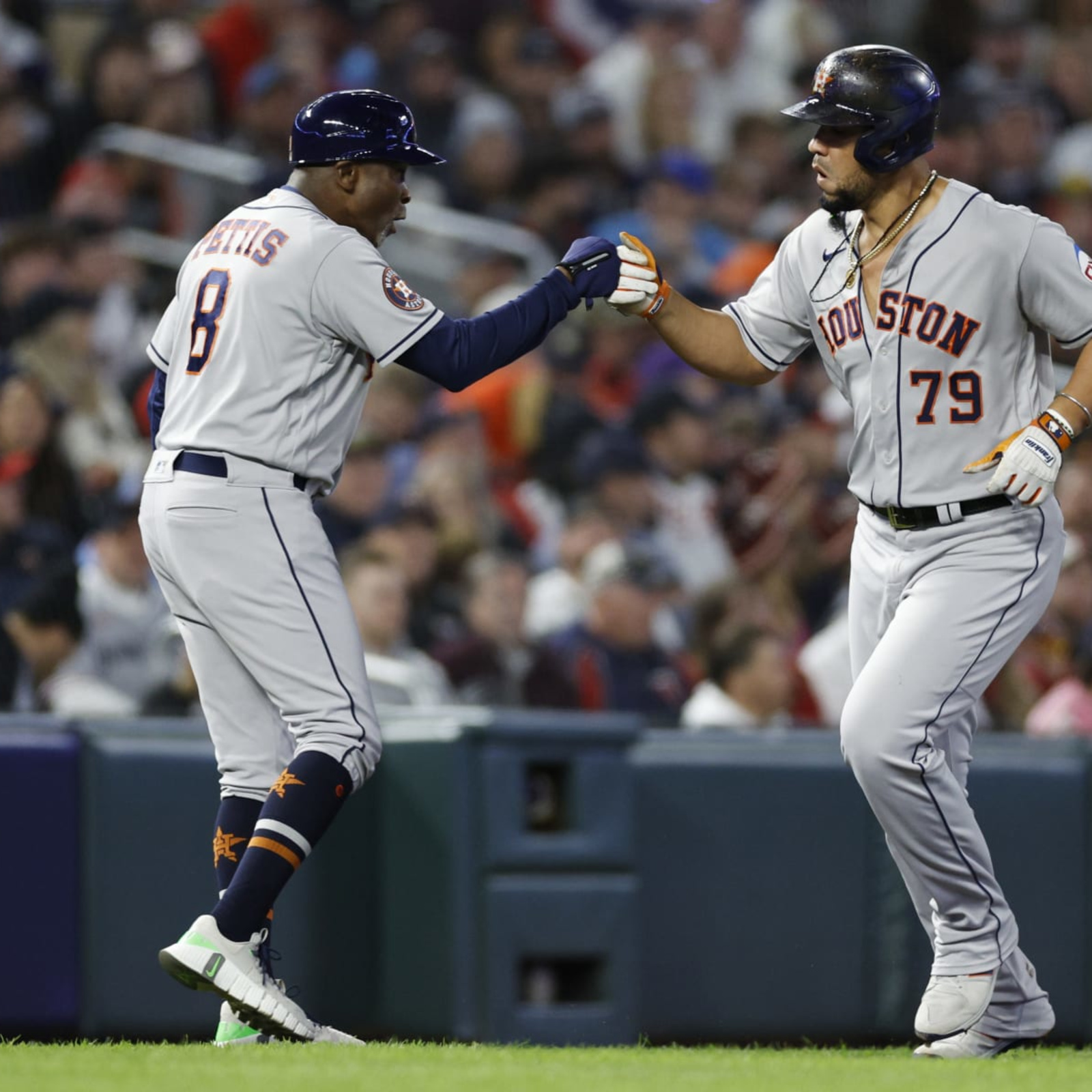 Jose Abreu, Astros Have Fans Hyped After Beating Twins to Go to