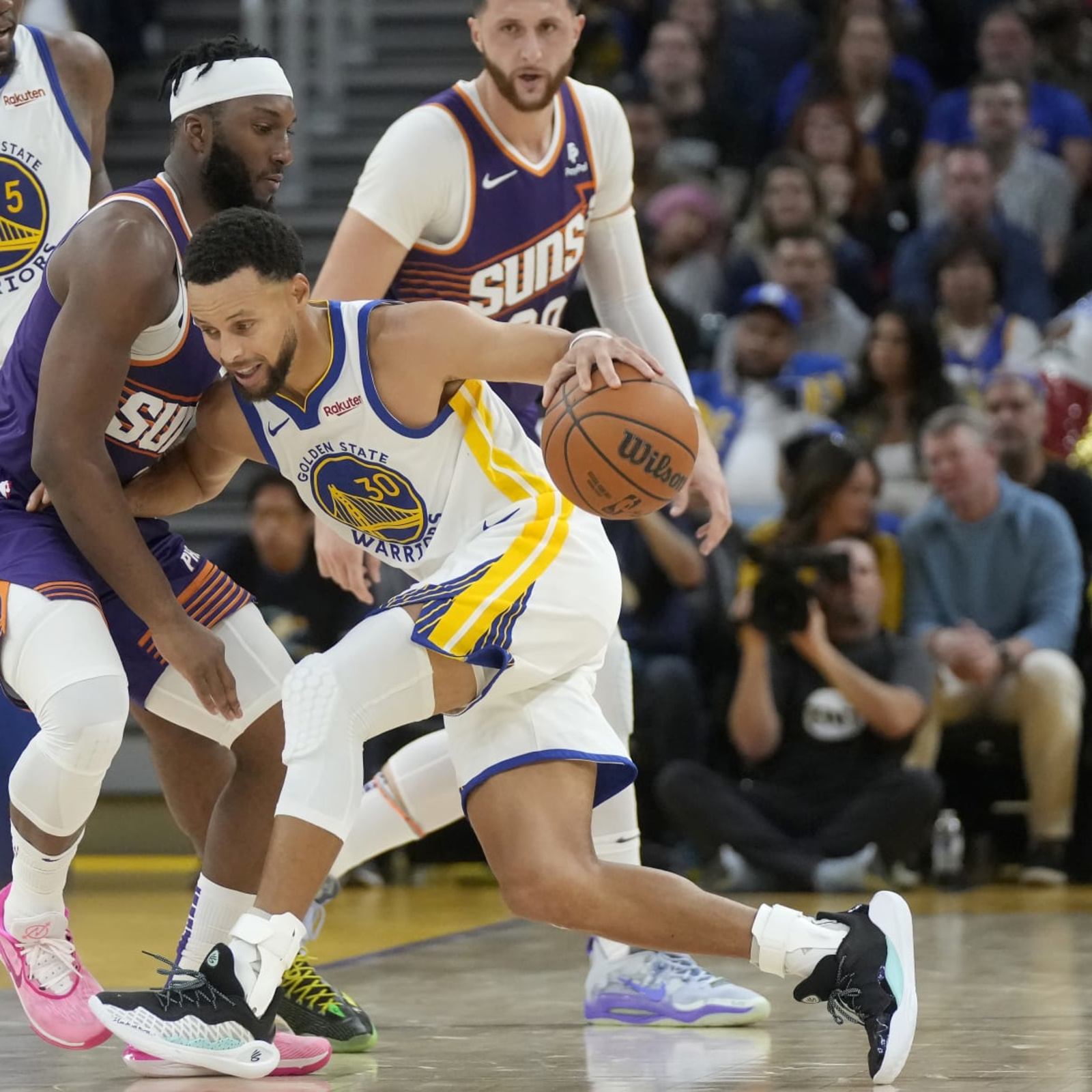 Steph Curry's Cozy Knitwear Outfit Gets Mixed Reviews From Fans Ahead of  Warriors Loss to the Suns