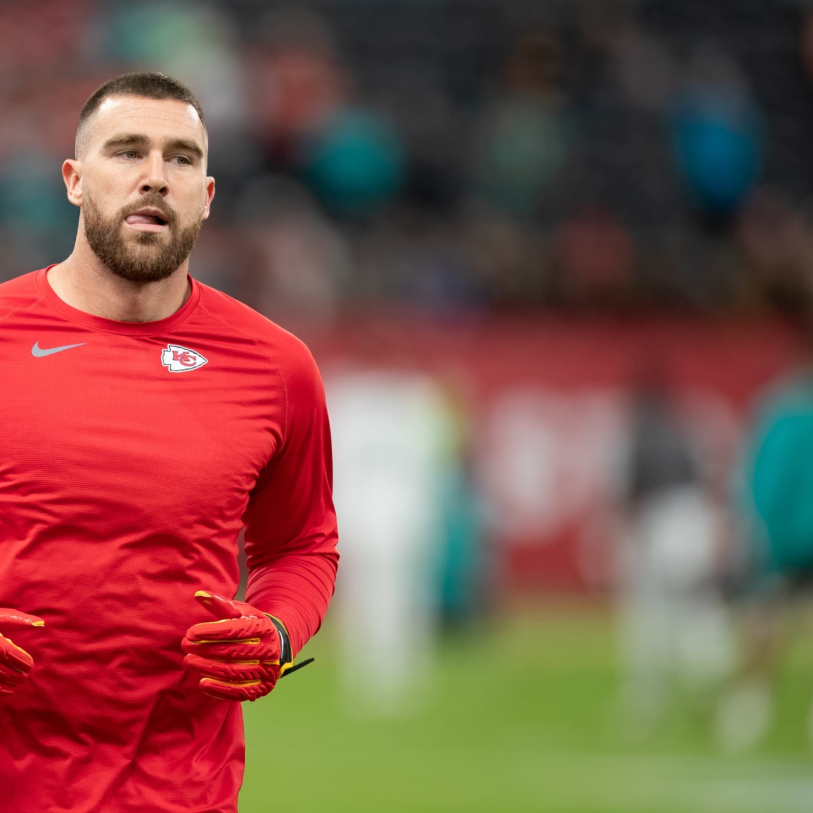 Taylor Swift Changes 'Karma' Lyrics for Travis Kelce on Eras Tour - Sports  Illustrated Kansas City Chiefs News, Analysis and More