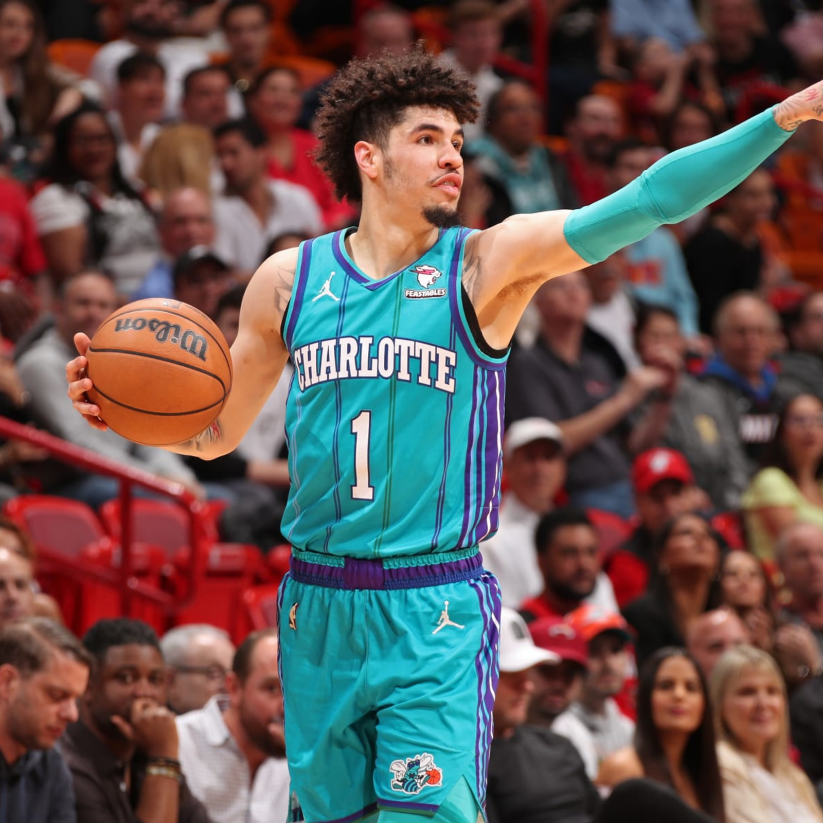 Where can I find the calf sleeves LaMelo is wearing in this photo? They  look really clean. : r/CharlotteHornets