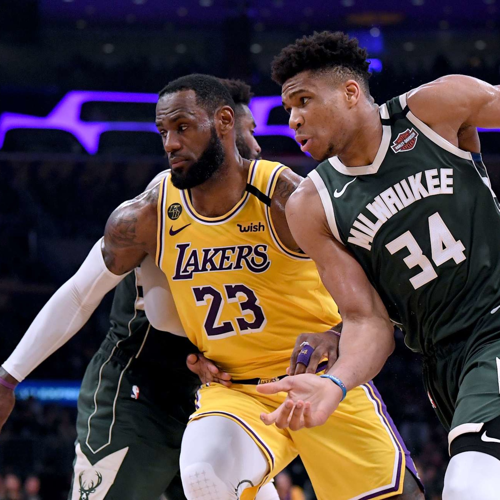 Giannis Appears to Offer $150K for Ultra Rare LeBron, Curry
