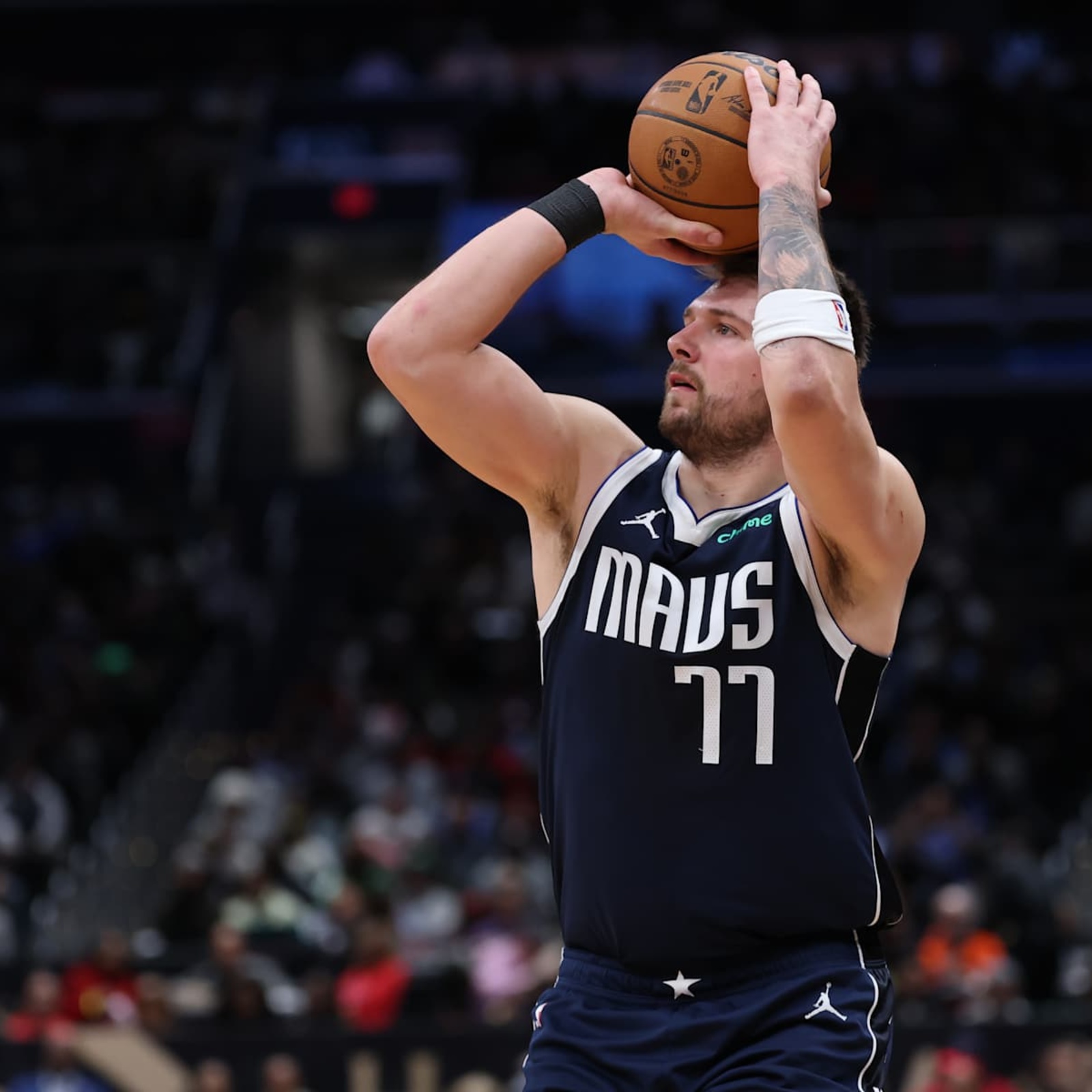 Luka Dončić Will Wear No. 77 Lakers Jersey After Anthony