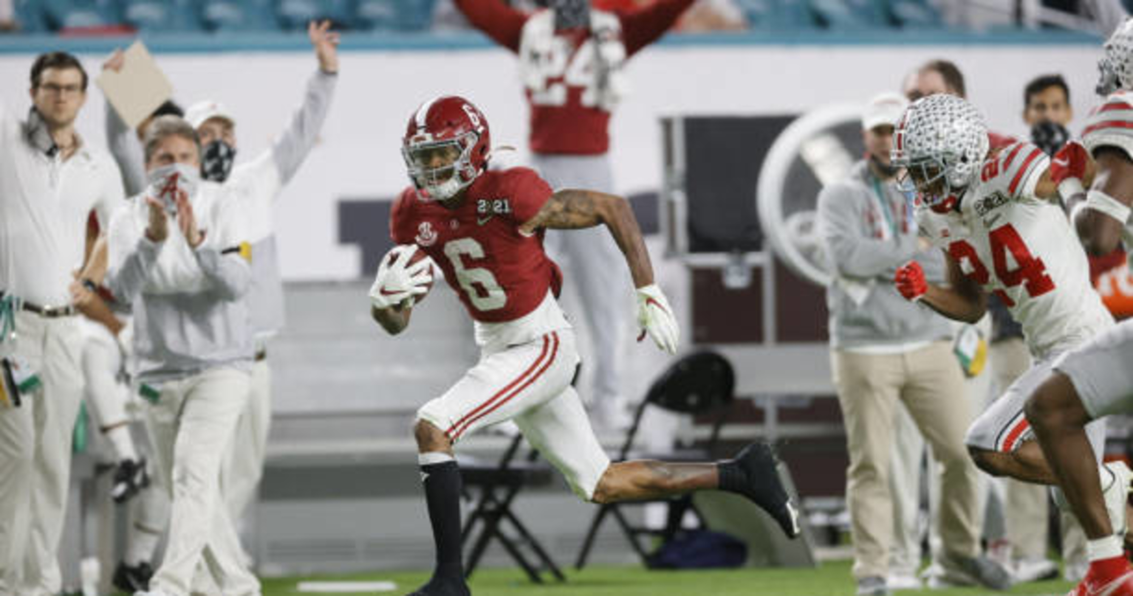 Alabama's DeVonta Smith Accepts Invite to 2021 Senior Bowl Ahead of NFL