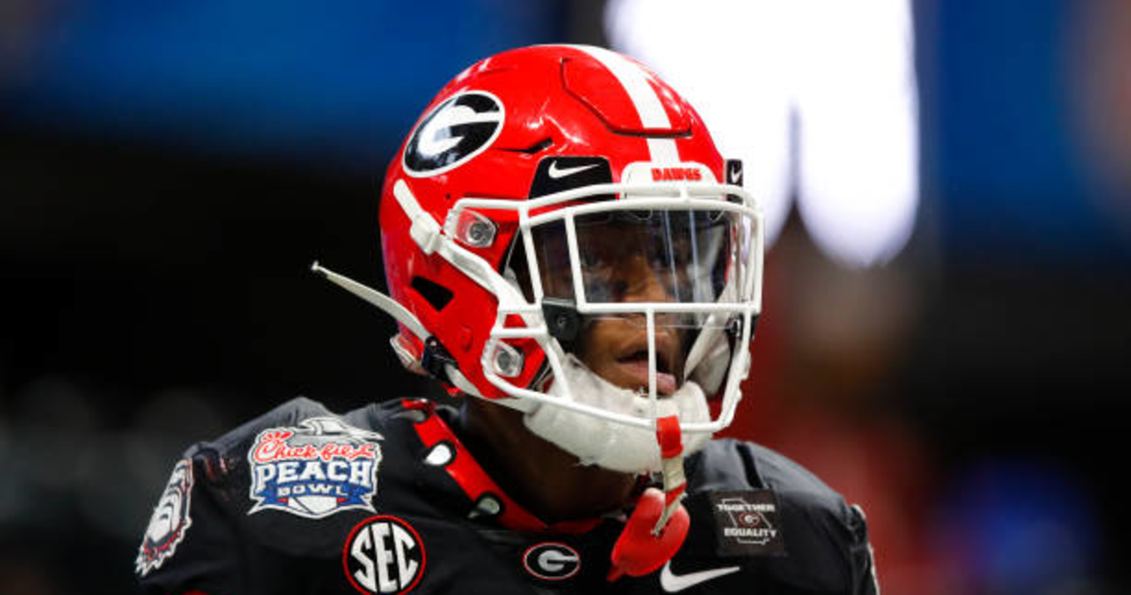 Georgia WR George Pickens is using a Riddell SpeedFlex with a BECK-808-EG  (B.A. Masks) facemask, clear Nike visor and a Riddell hardcup…