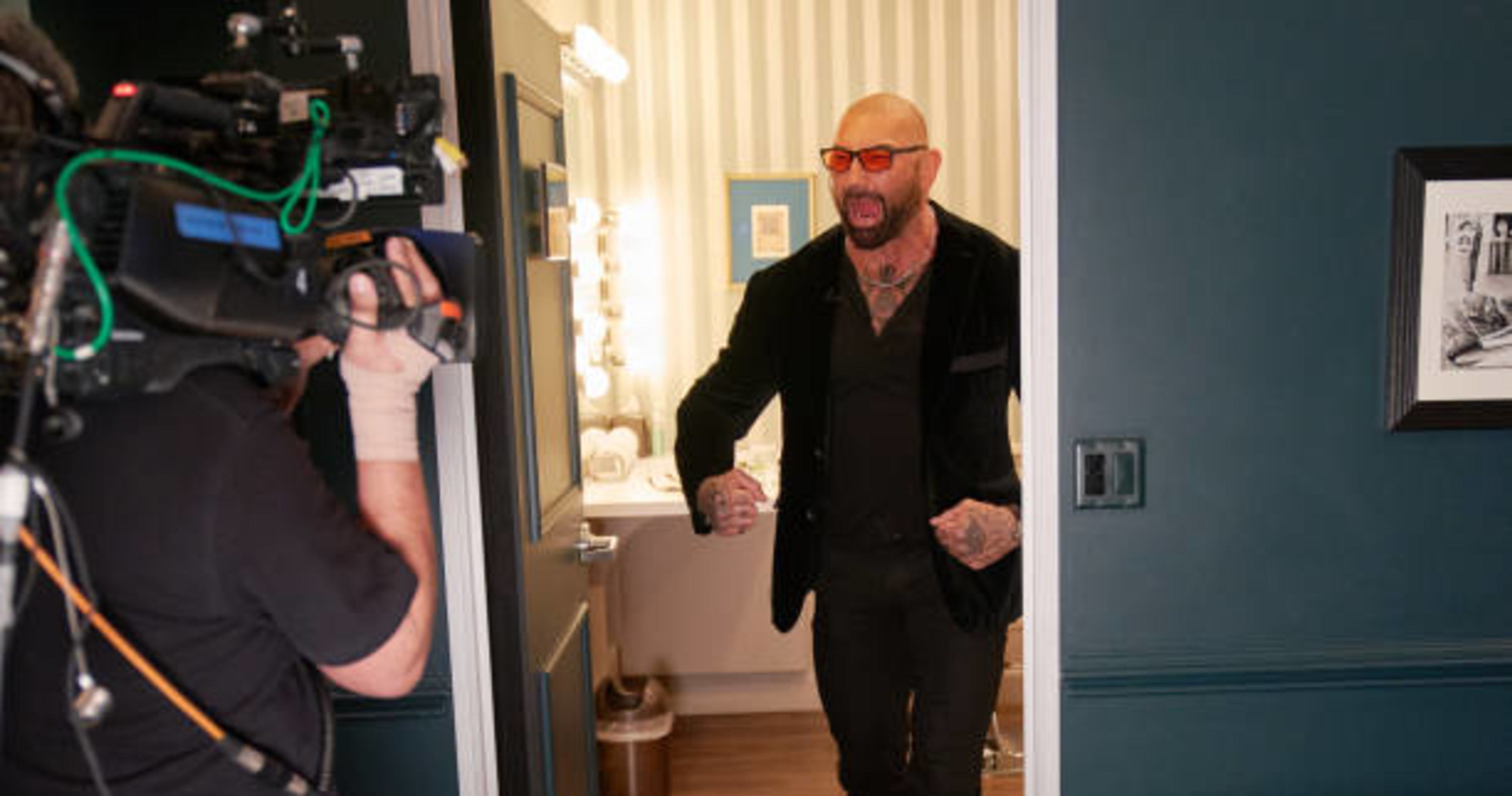 WWE Legend Batista Featured In New Trailer For 'Army Of The Dead' Movie ...