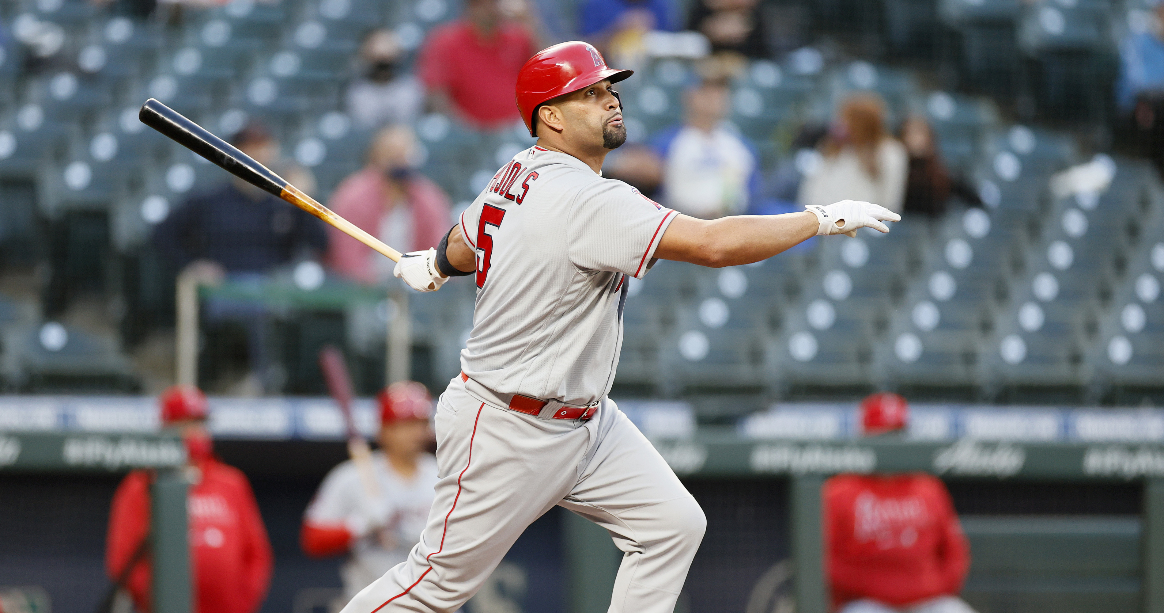 Dodgers to sign Albert Pujols to major league deal, per report