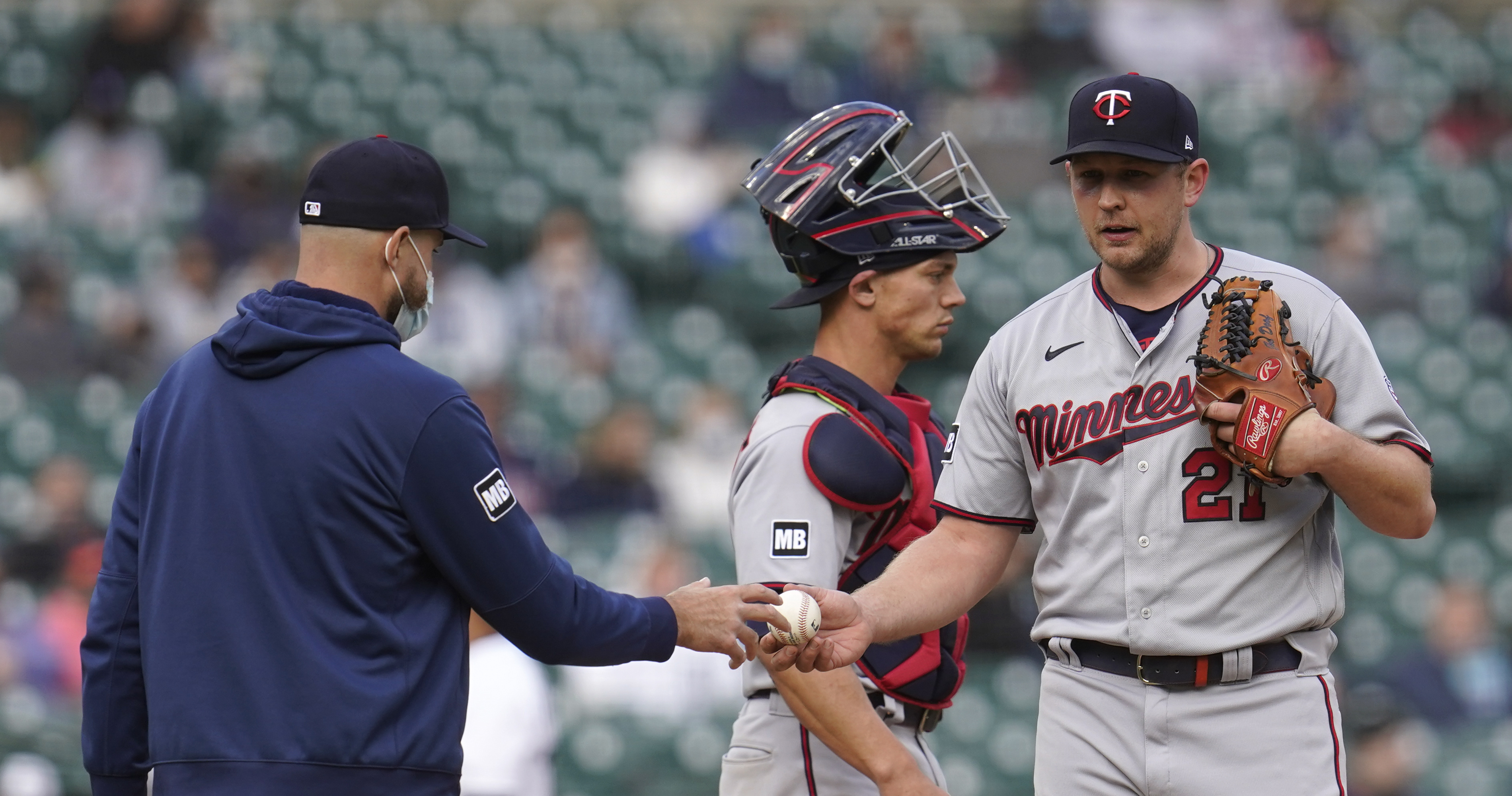 Twins reliever Tyler Duffey ejected for throwing at Yermin Mercedes