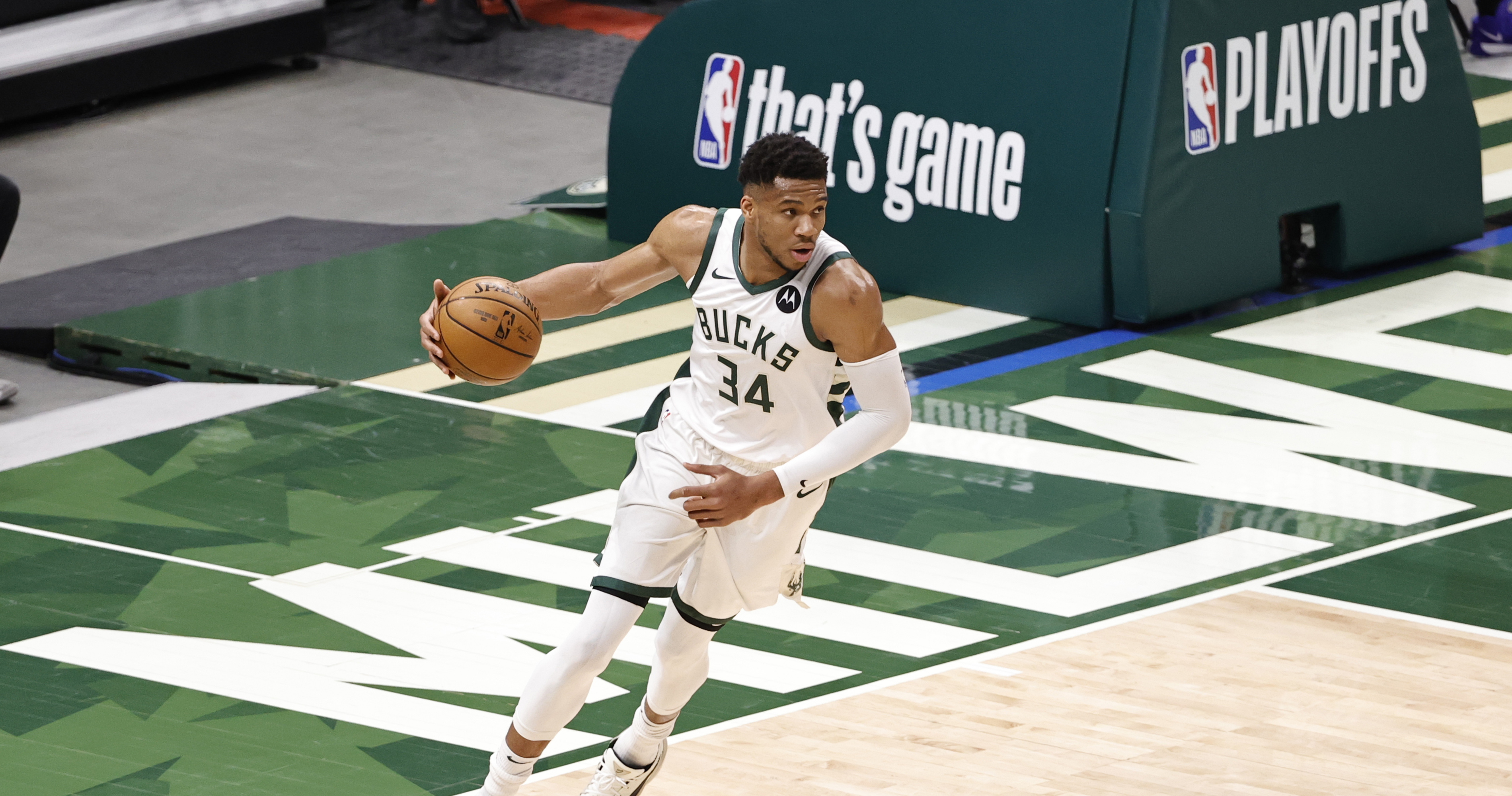 Giannis Bucks Dominate Jimmy Butler Heat In Game 2 To Take 2 0 Series Lead News Scores 