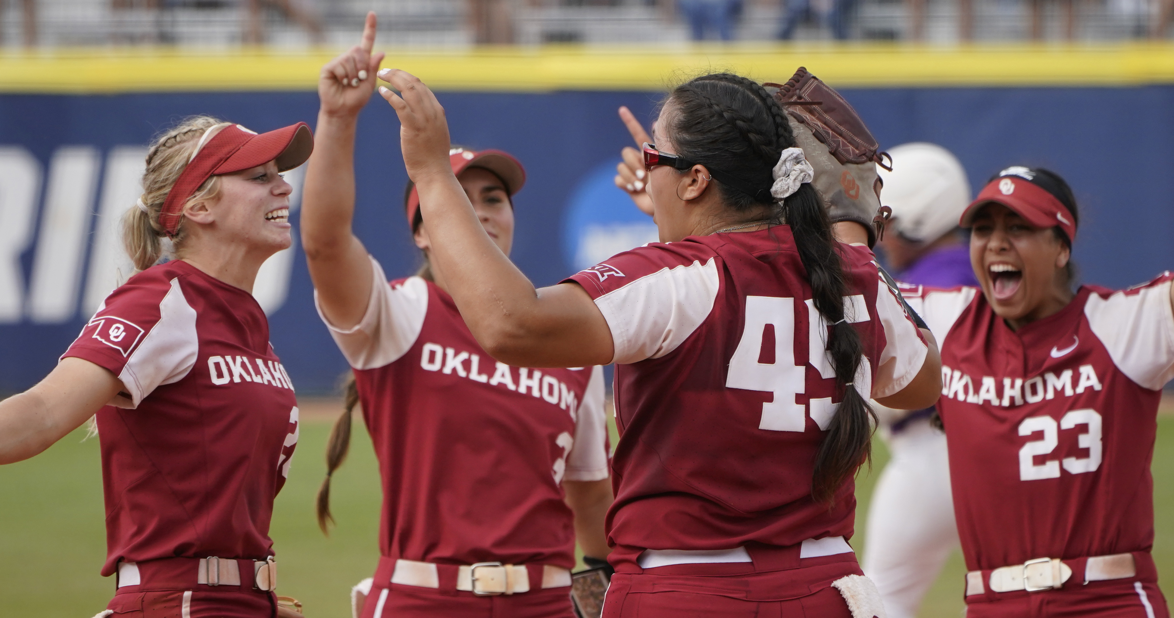 Oklahoma Defeats Florida State To Win 2021 Women S College World Series News Scores