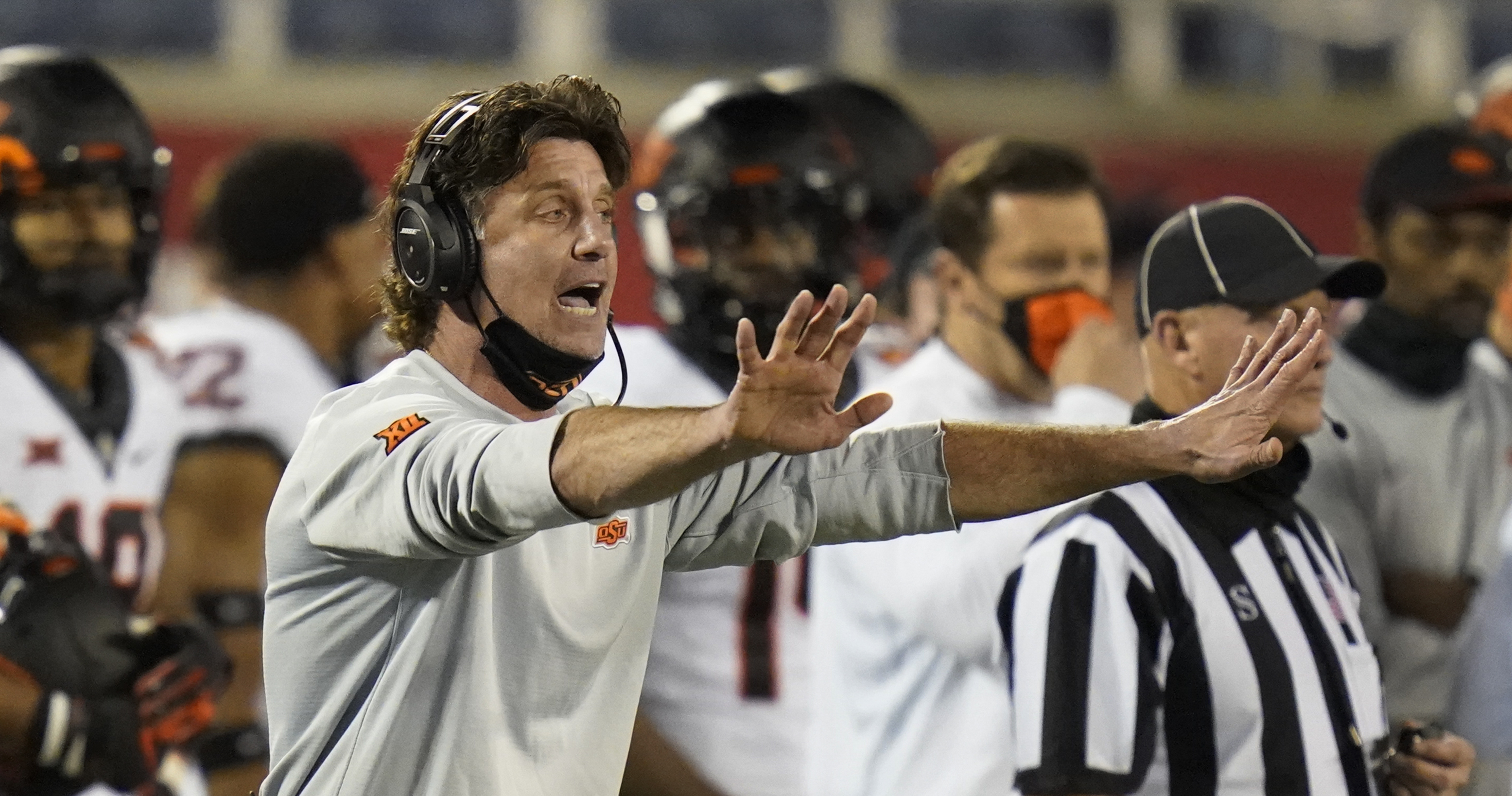 Report: Oklahoma State's Mike Gundy Accepts $1M Pay Cut, Will Make $4 ...