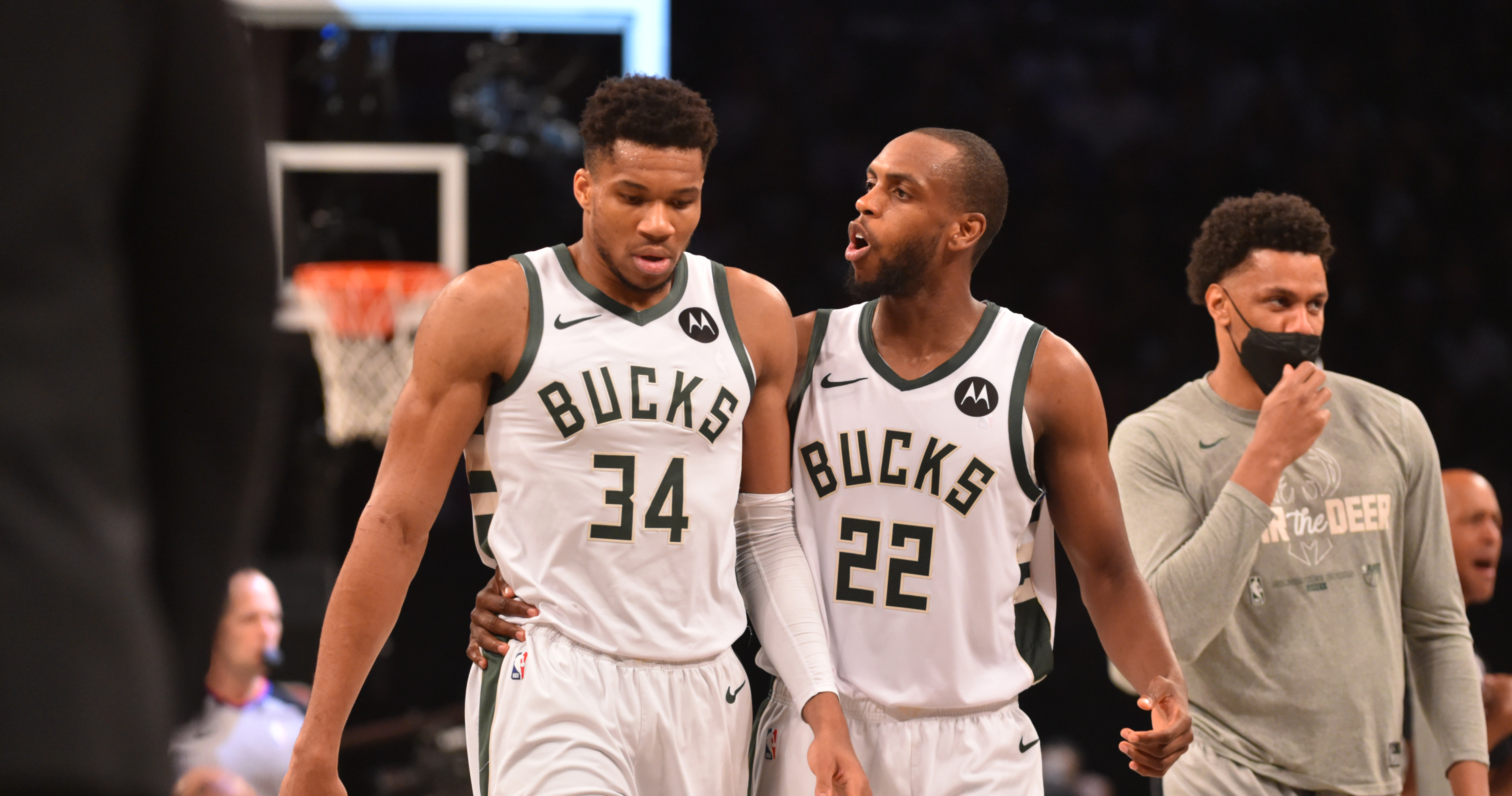 Giannis Praises Khris Middleton After Bucks' Game 3 Win: 'He's Special ...