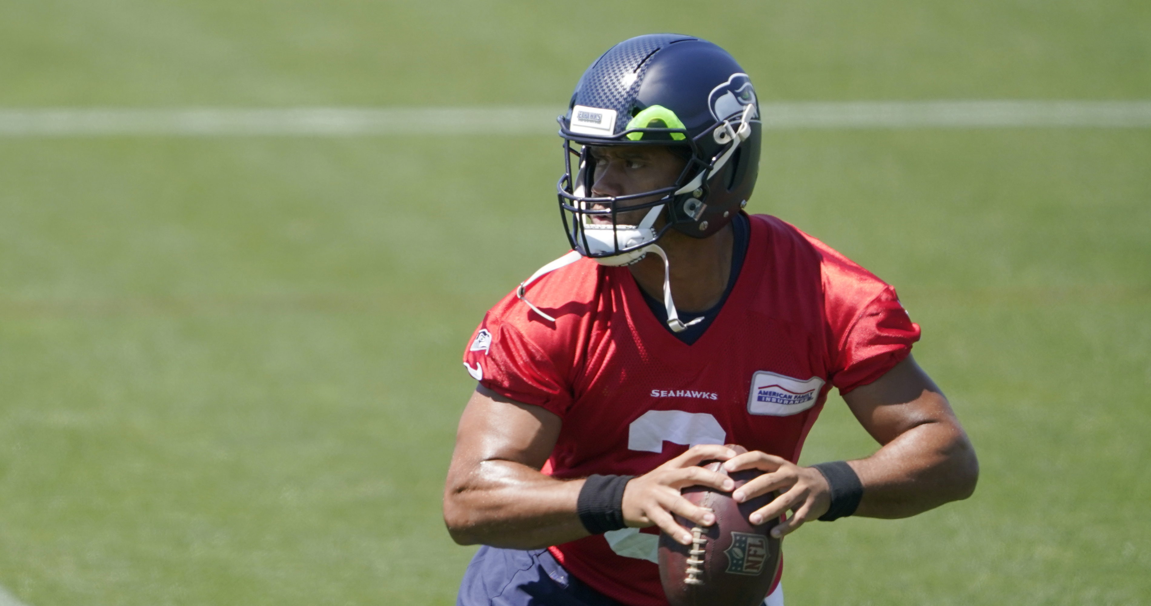 NFL Execs Reportedly Believe Seahawks Would Be Willing To Trade DK